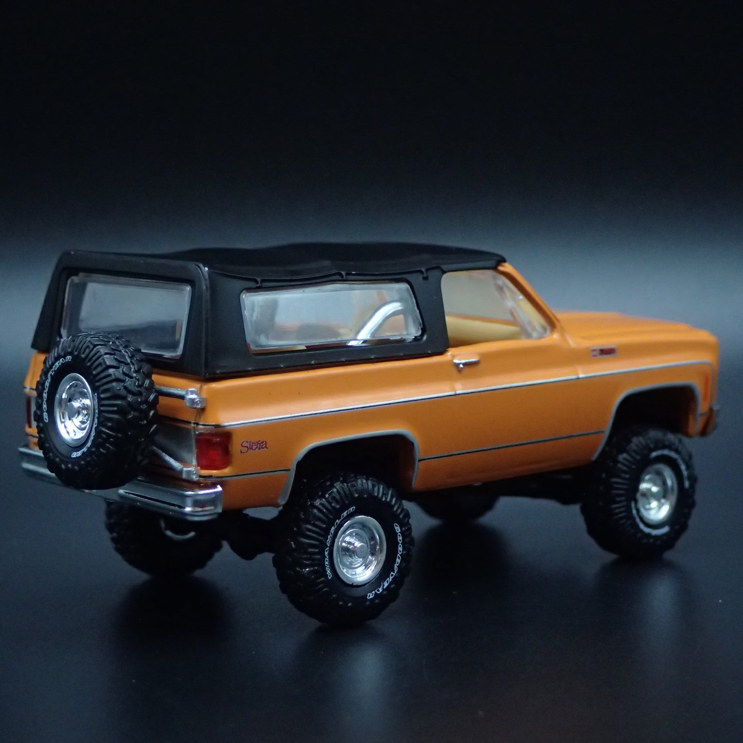 1973 73 GMC JIMMY SIERRA 4X4 LIFTED SQUAREBODY ORG 1/64 SCALE DIECAST MODEL CAR