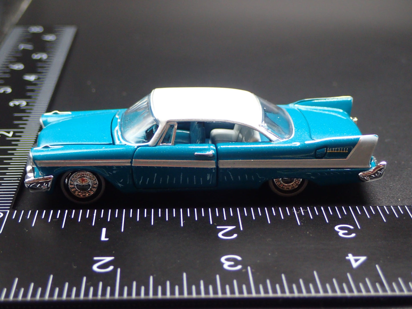 1958 58 PLYMOUTH BELVEDERE GRN 1:64 SCALE COLLECTIBLE DIORAMA DIECAST MODEL CAR