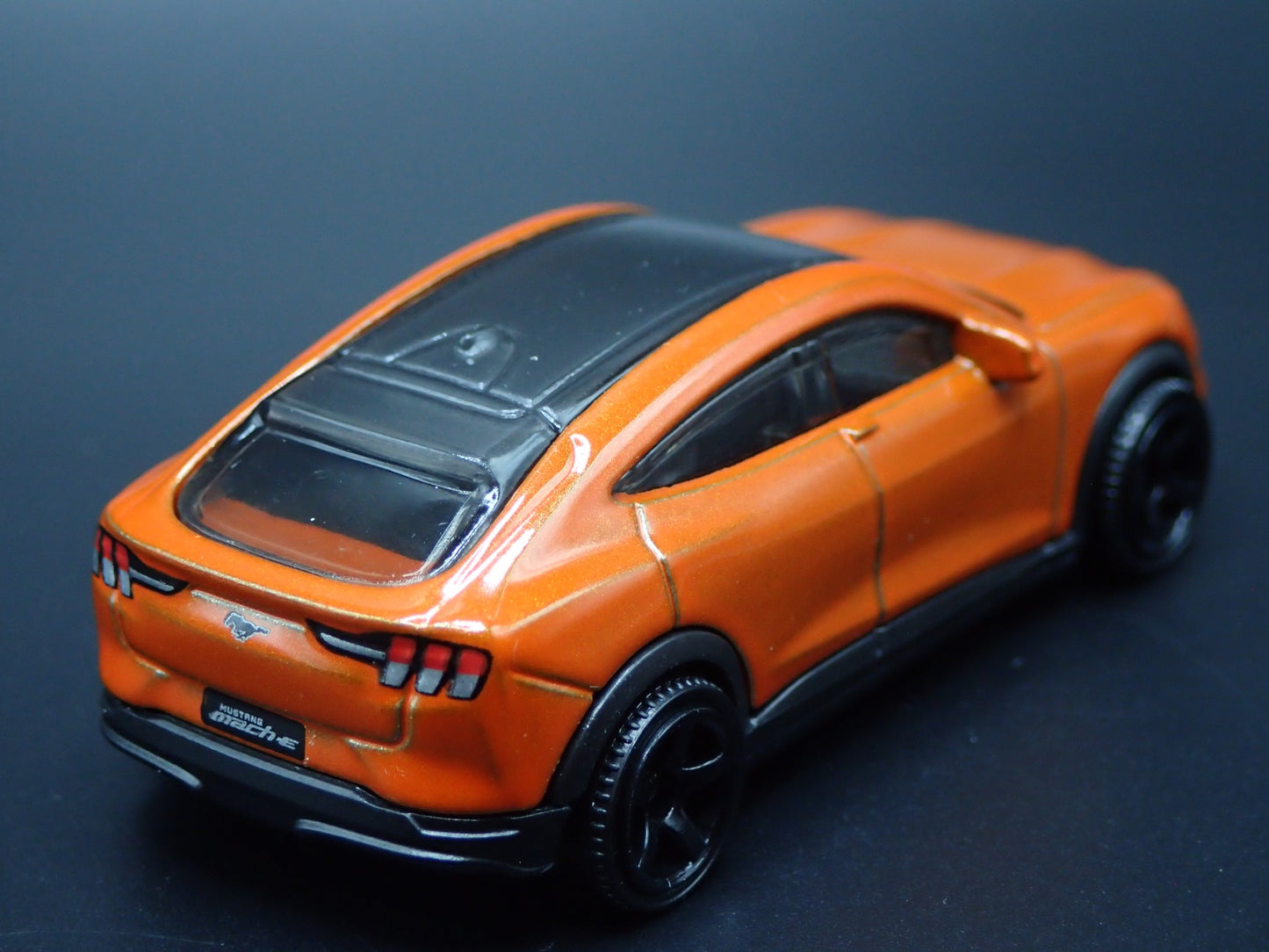 2021-2025 FORD MUSTANG MACH E ELECTRIC SUV 1/64 SCALE DIORAMA DIECAST MODEL CAR