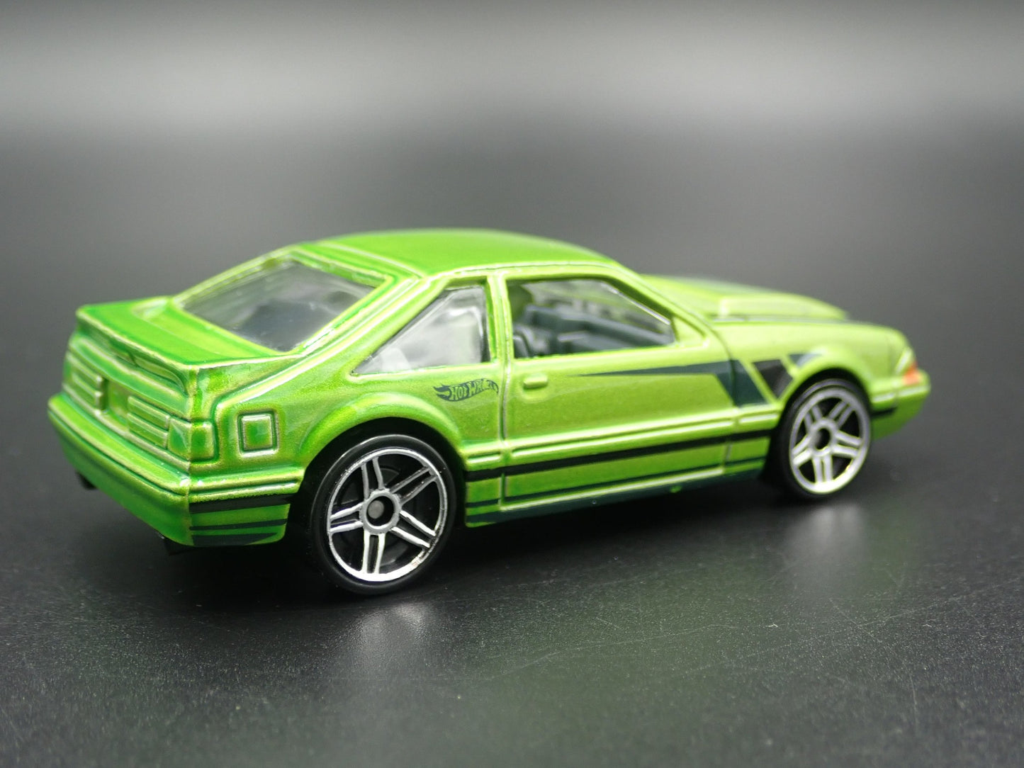 1992 92 FORD MUSTANG FOX BODY GREEN 1/64 SCALE COLLECTIBLE DIECAST MODEL CAR
