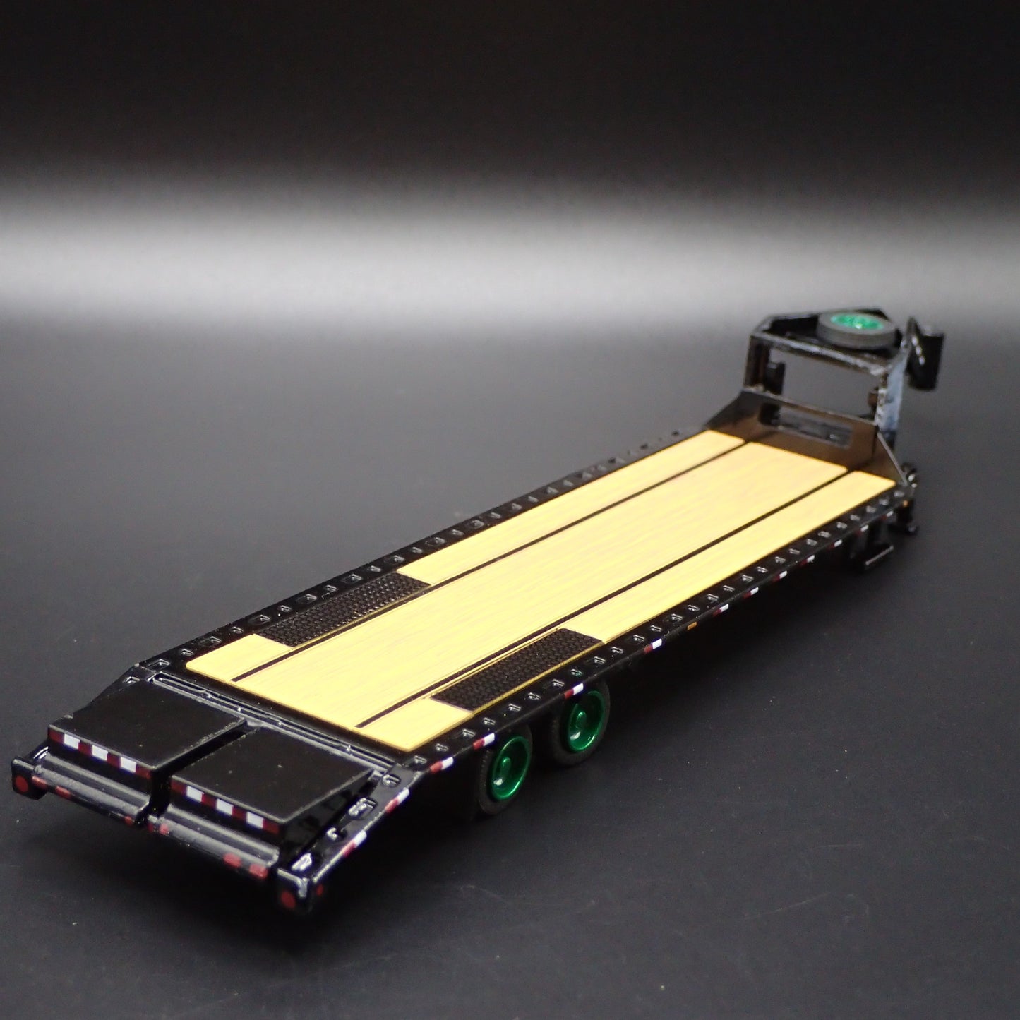 GOOSENECK FLATBED TRAILER w LOADING RAMP, HITCH 1:64 SCALE DIORAMA DIECAST MODEL