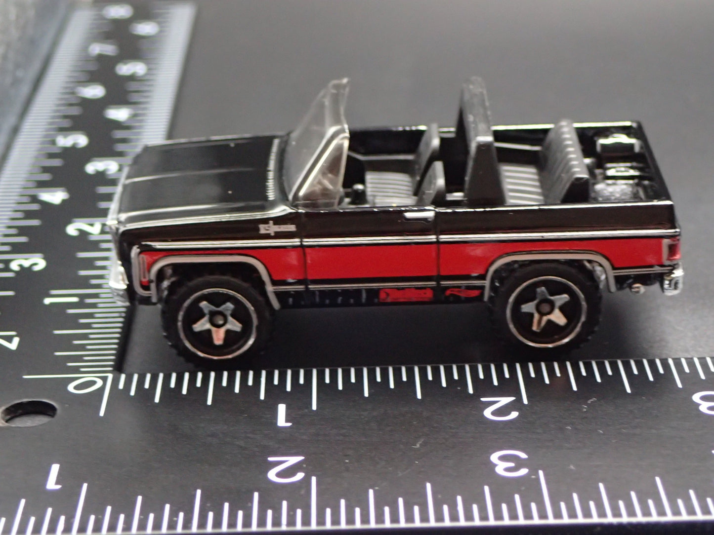 1975 75 CHEVY CHEVROLET BLAZER CUSTOM 4X4 BLACK 1/64 SCALE DIECAST MODEL CAR