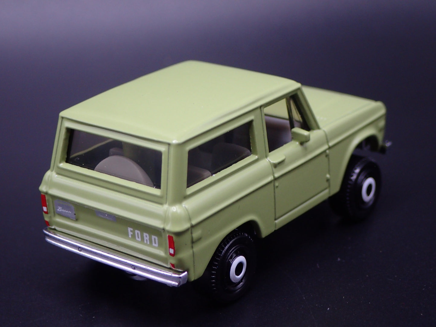 1970 70 FORD BRONCO GREEN 1:64 SCALE COLLECTIBLE DIORAMA DIECAST MODEL CAR