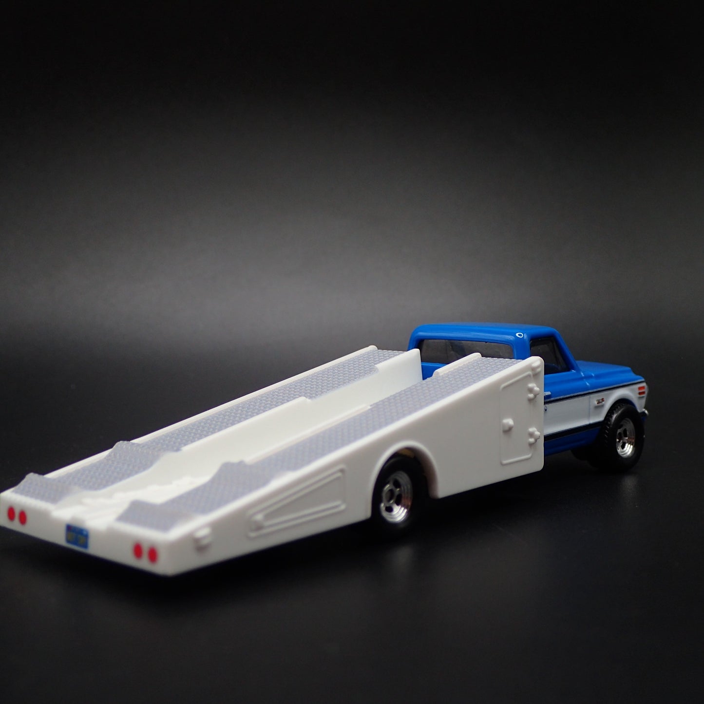 1972 72 CHEVY CHEVROLET RAMP TRUCK BLUE 1:64 SCALE COLLECTIBLE DIECAST MODEL CAR