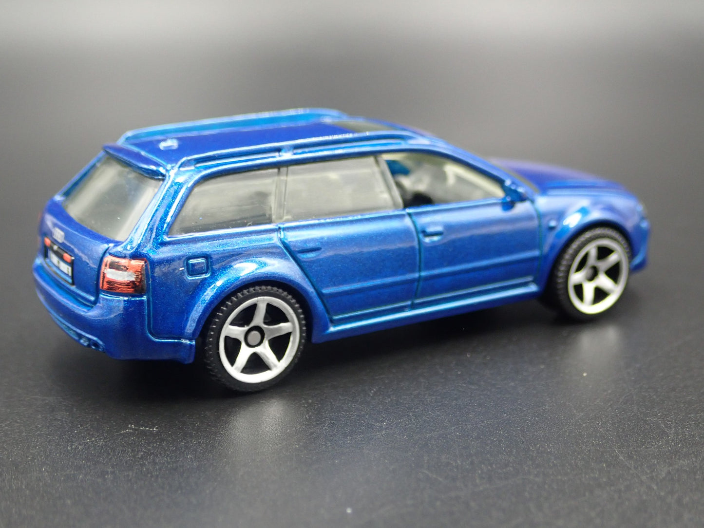 2002-2004 AUDI AVANT RS6 STATION WAGON BLUE 1/64 SCALE DIORAMA DIECAST MODEL CAR