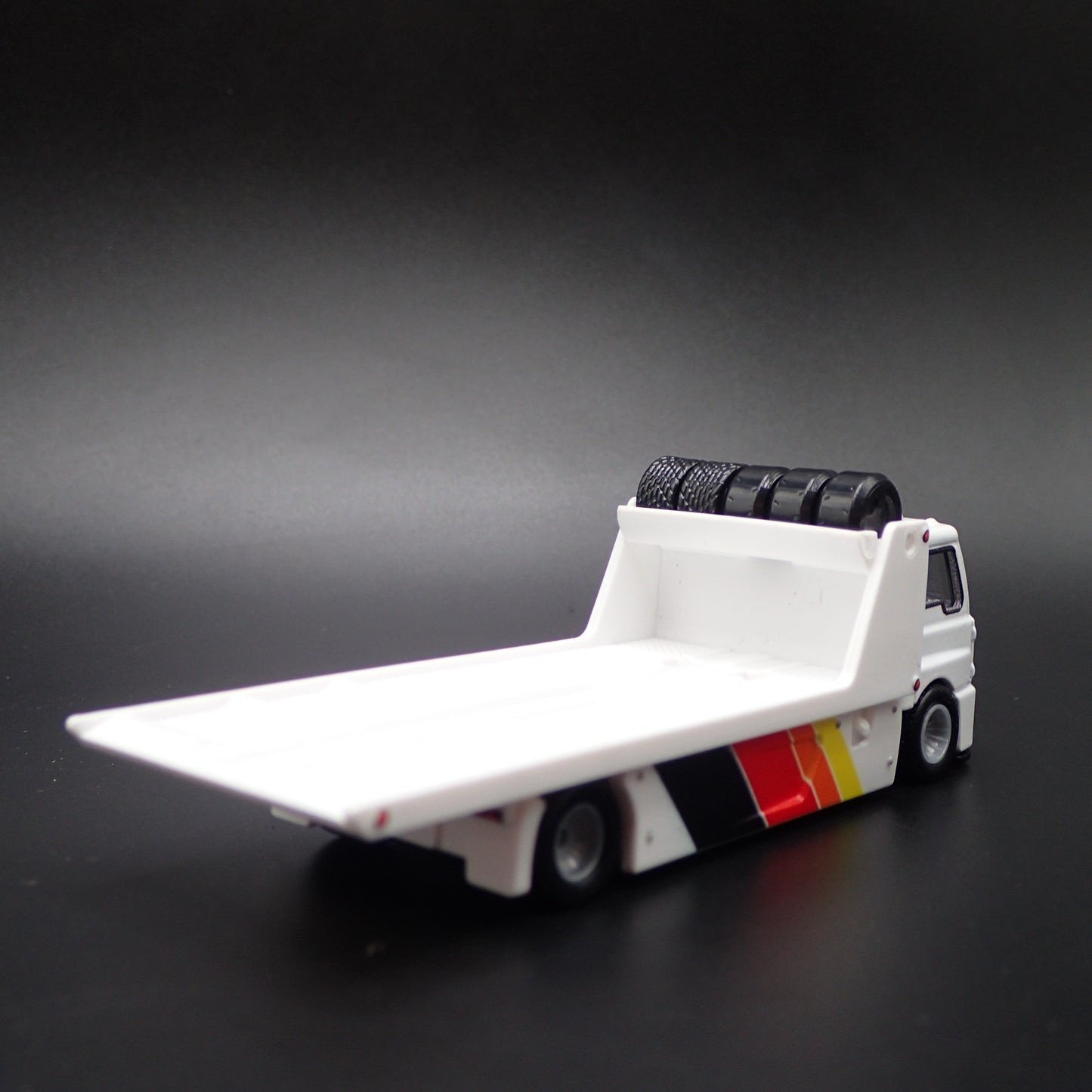 MODERN FLATBED CAR HAULER TRUCK TOYOTA TRD 1/64 SCALE DIORAMA DIECAST MODEL CAR