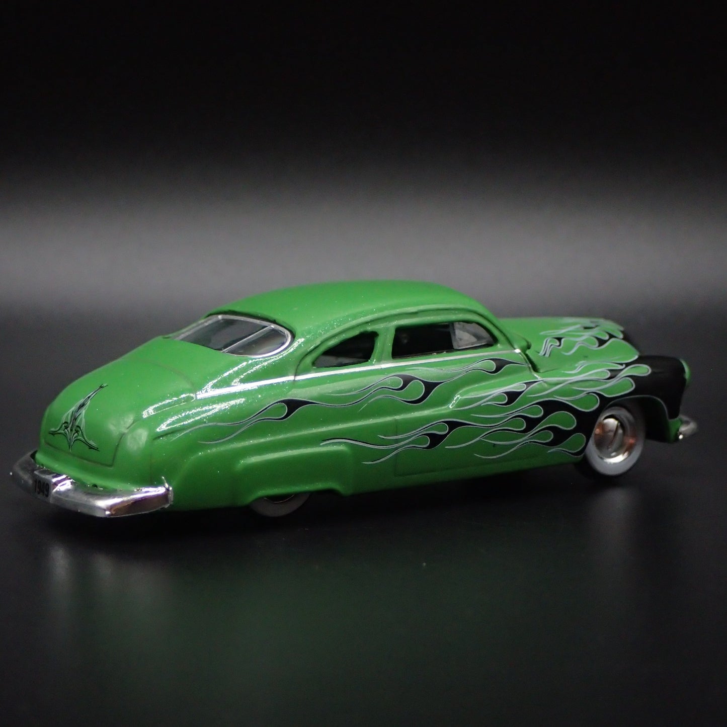 1949 49 MERCURY COUPE CUSTOM CHOPPED GREEN 1:64 SCALE DIORAMA DIECAST MODEL CAR