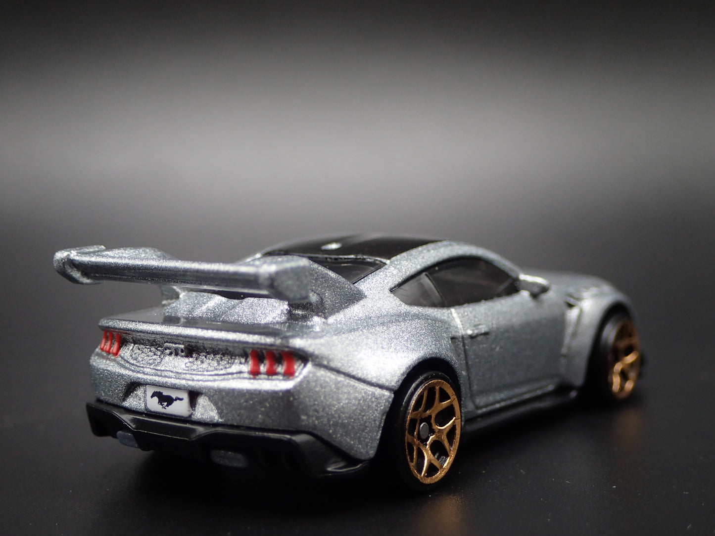 2025 25 FORD MUSTANG GTD SILVER 1:64 SCALE COLLECTIBLE DIORAMA DIECAST MODEL CAR