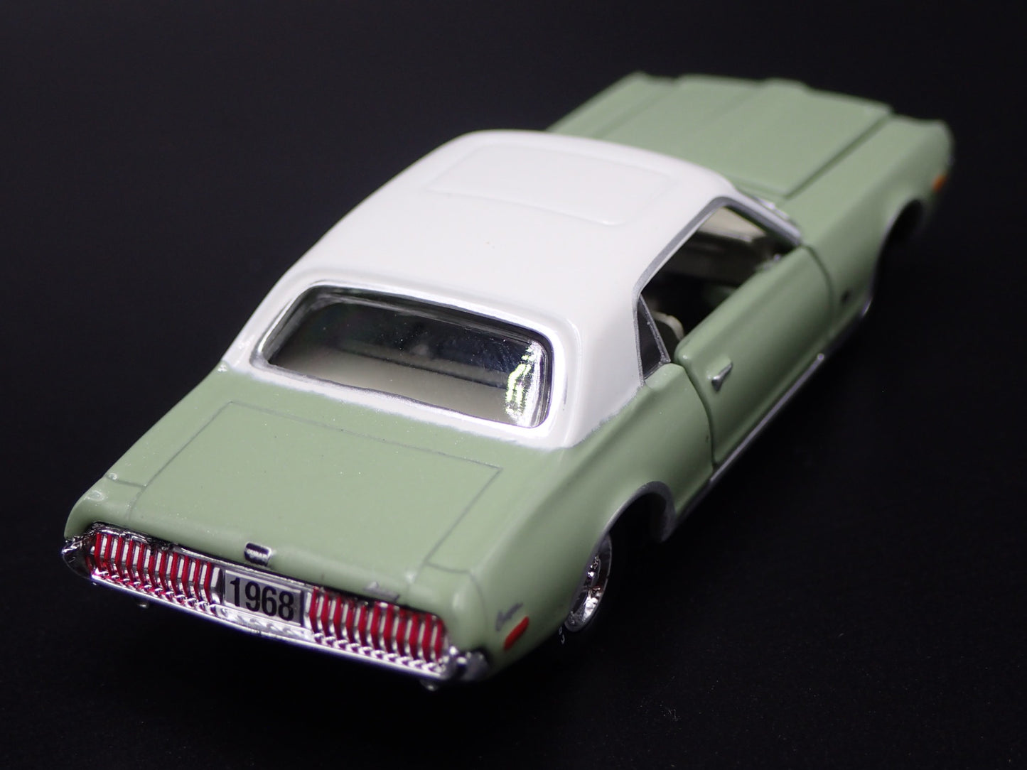 1968 68 MERC MERCURY COUGAR 390 1/64 SCALE COLLECTIBLE DIORAMA DIECAST MODEL CAR