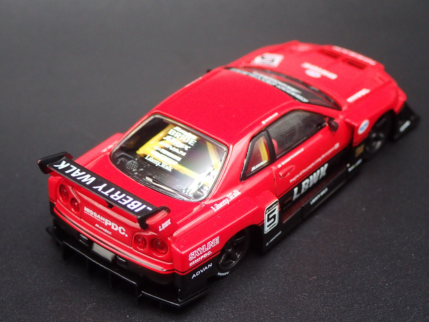 NISSAN SKYLINE LB-ER34 SUPER SILHOUTTE LBWK 1:64 SCALE DIORAMA DIECAST MODEL CAR