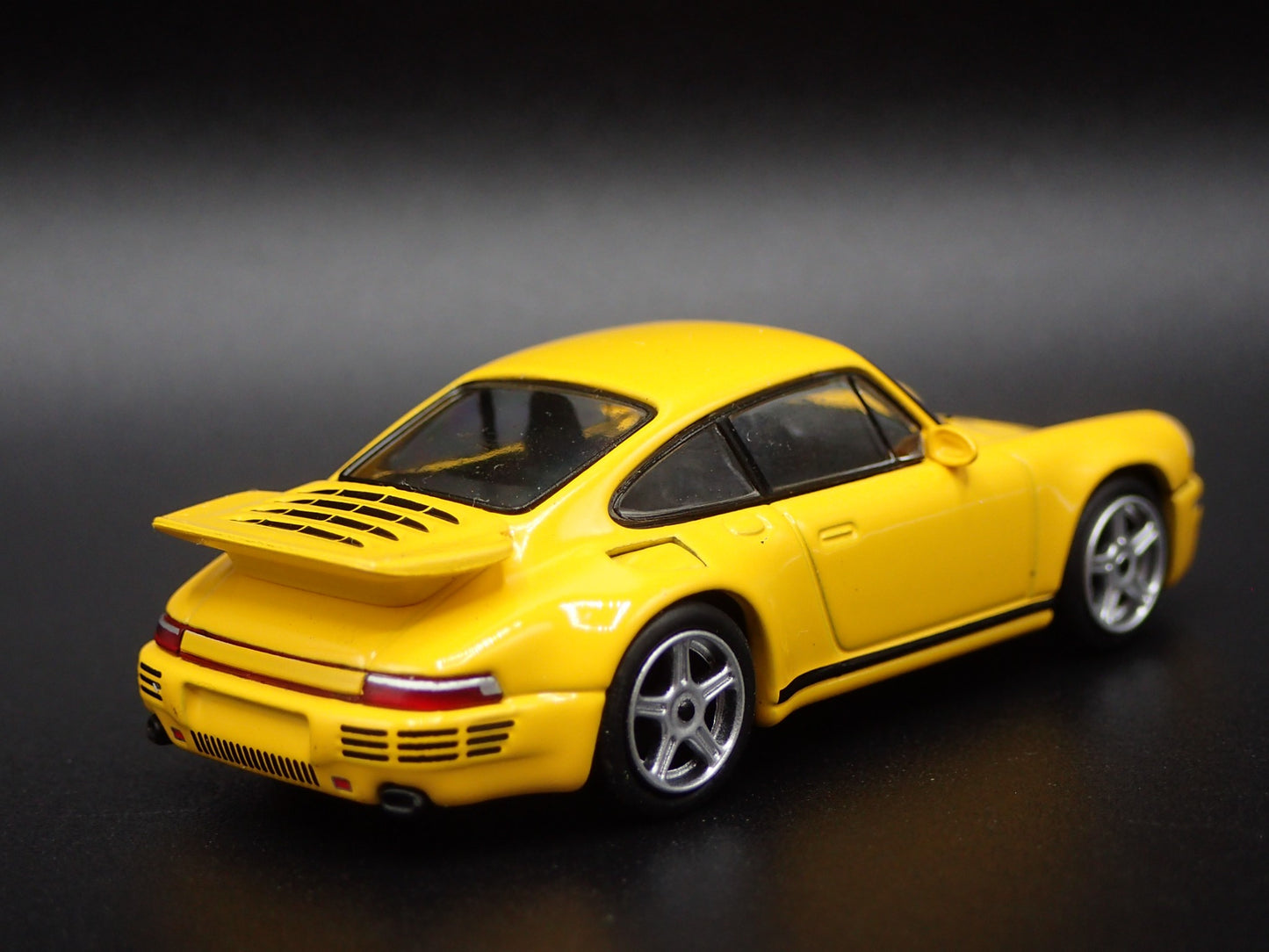 1987-1996 PORSCHE 911 CARRERA RUF CTR 1:64 SCALE DIORAMA DIECAST MODEL CAR