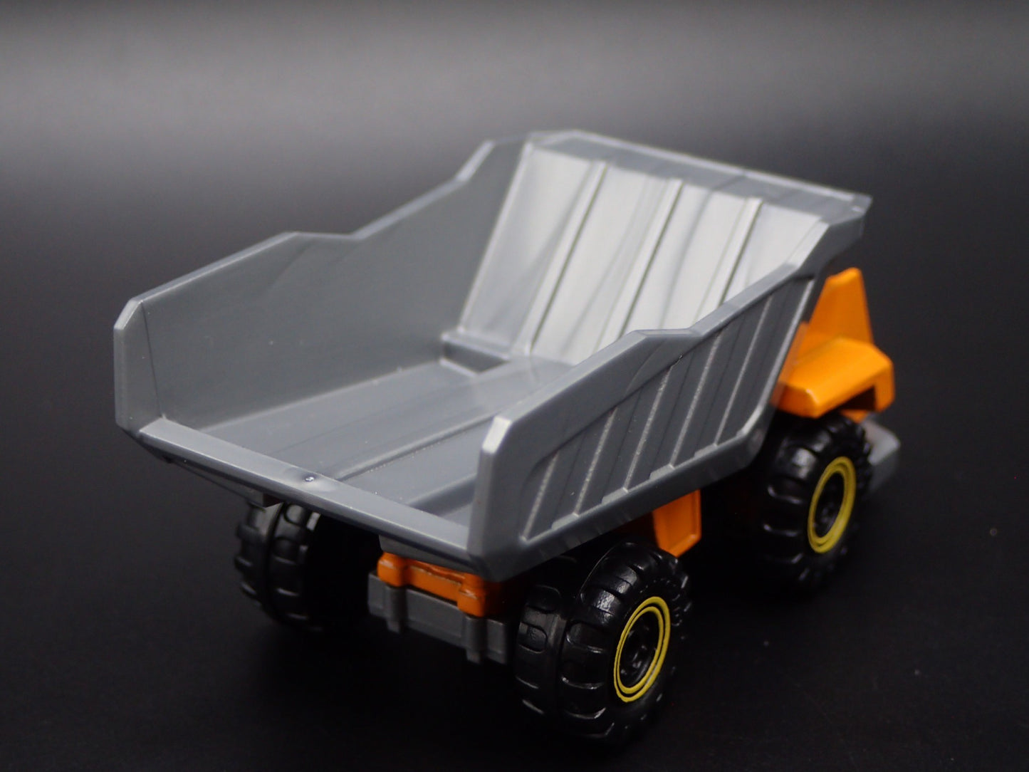 DUMP TRUCK YELLOW 1:64 MB SCALE COLLECTIBLE DIORAMA DIECAST MODEL CAR