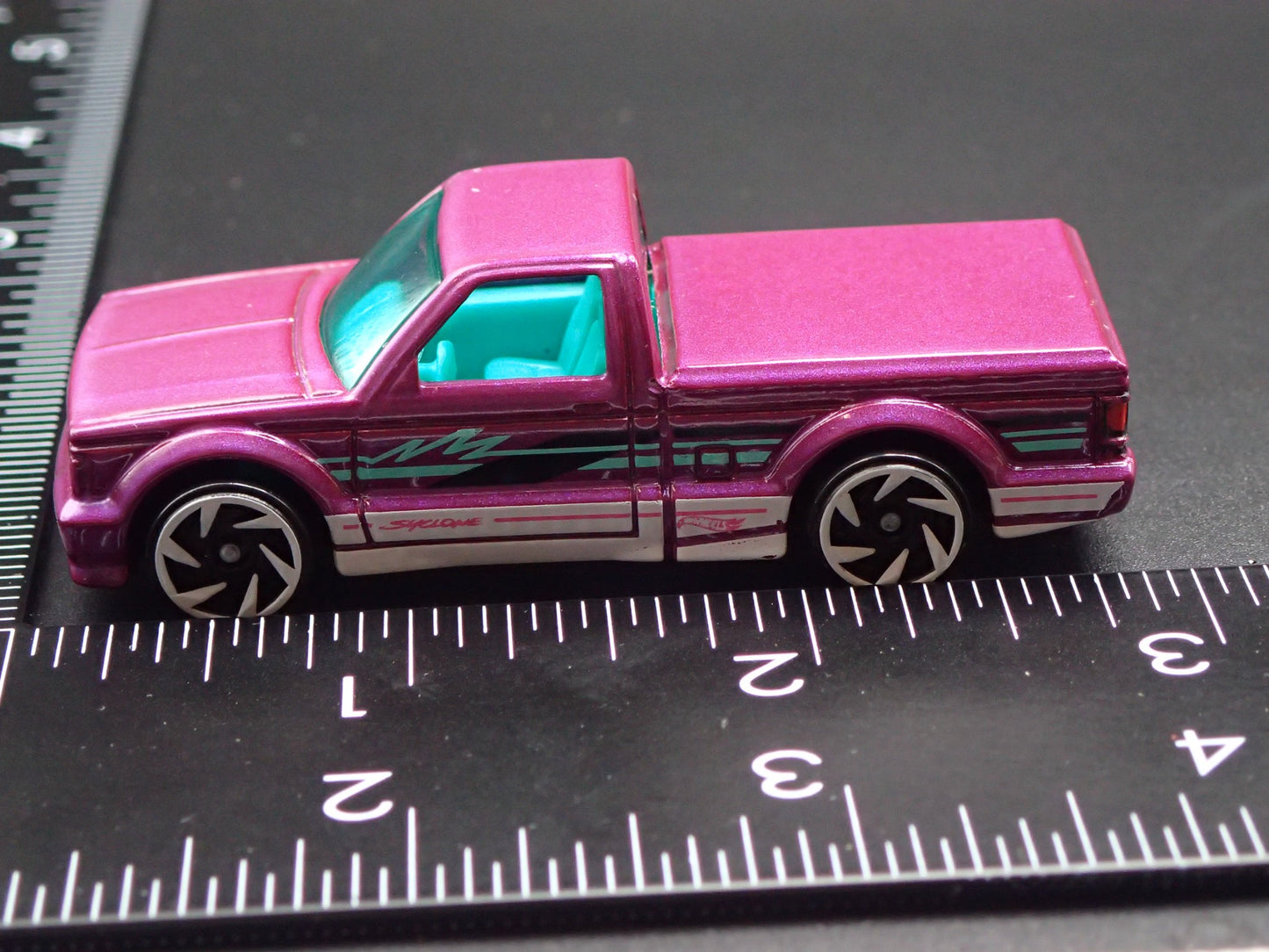 1991 91 GMC SYCLONE PICKUP TRUCK PURPLE 1:64 SCALE DIORAMA DIECAST MODEL CAR