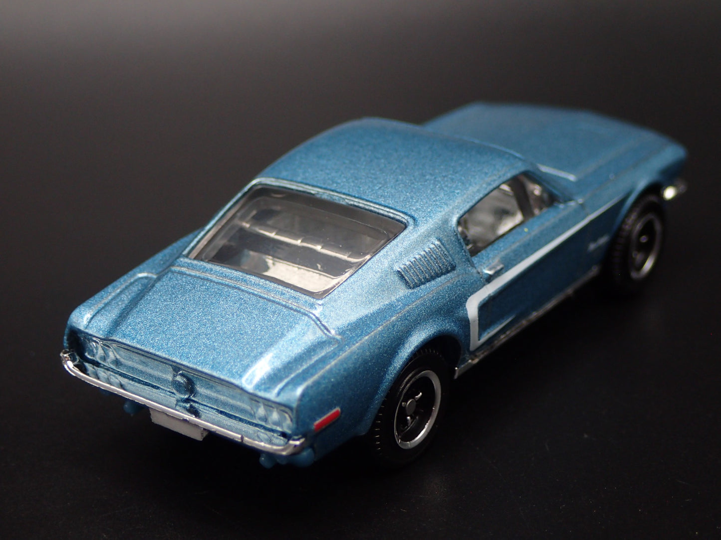 1968 68 FORD MUSTANG FASTBACK BLUE 1:64 SCALE DIORAMA DIECAST MODEL CAR