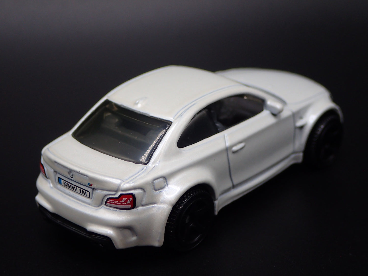 2007-2013 BMW 1M COUPE E82 1:64 SCALE COLLECTIBLE DIORAMA DIECAST MODEL CAR