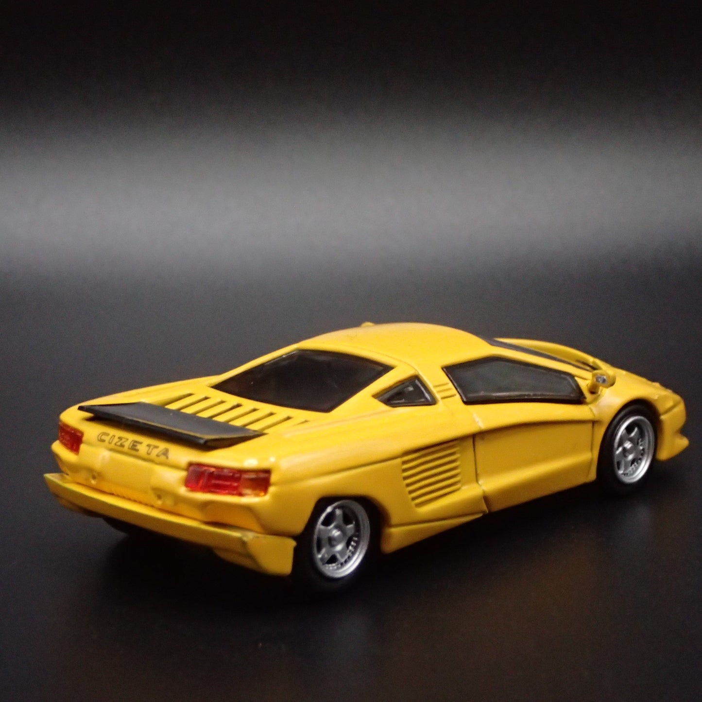 1991-2003 CIZETA V16T SUPER CAR 1:64 SCALE COLLECTIBLE DIORAMA DIECAST MODEL CAR