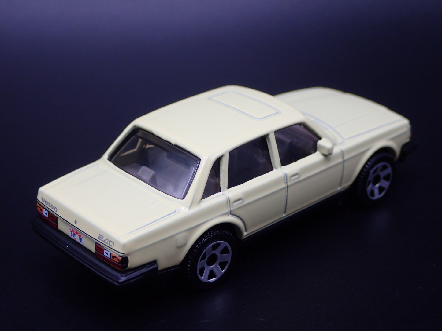 VOLVO 240 4 FOUR DOOR YELLOW 1:64 SCALE COLLECTIBLE DIORAMA DIECAST MODEL CAR