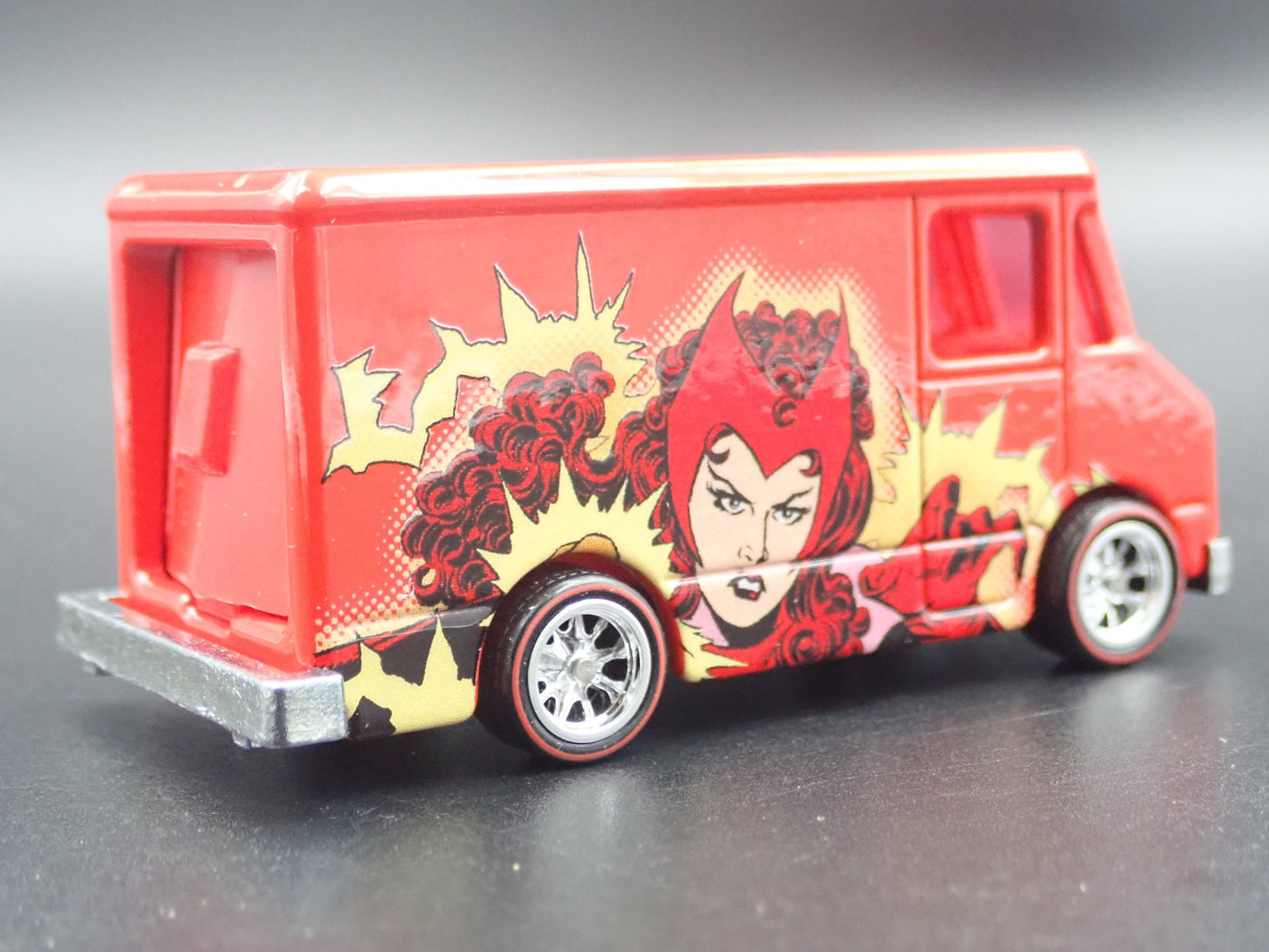 GMC STEP BOX VAN MARVEL SCARLET WITCH RED 1:64 SCALE DIORAMA DIECAST MODEL CAR