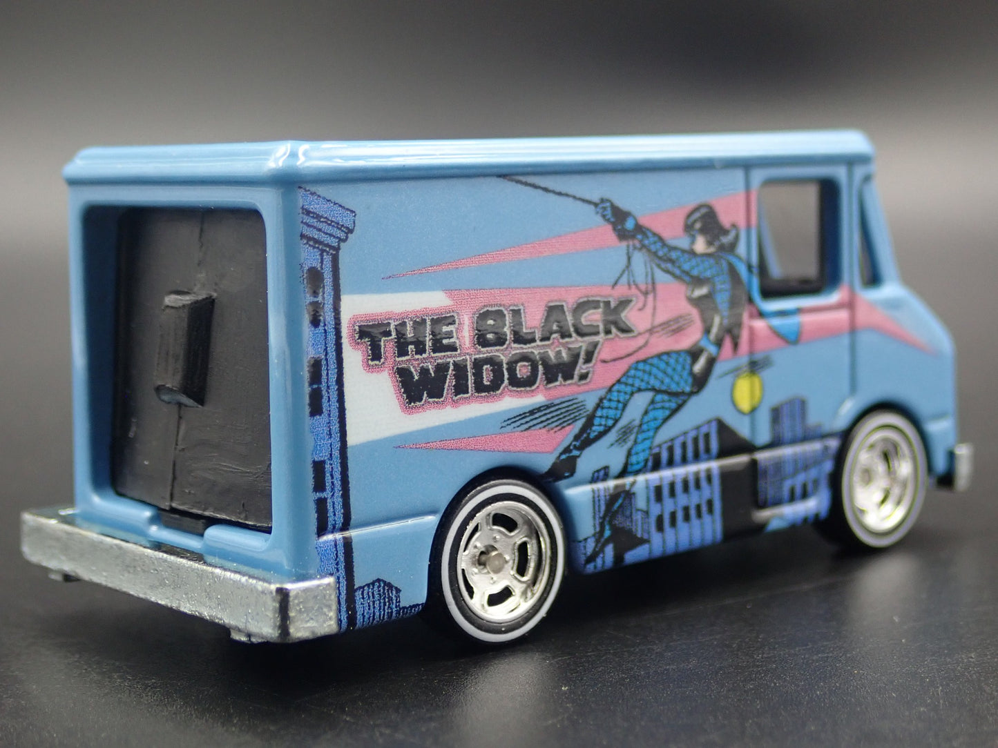 GMC STEP BOX VAN MARVEL BLACK WIDOW BLUE 1:64 SCALE DIORAMA DIECAST MODEL CAR