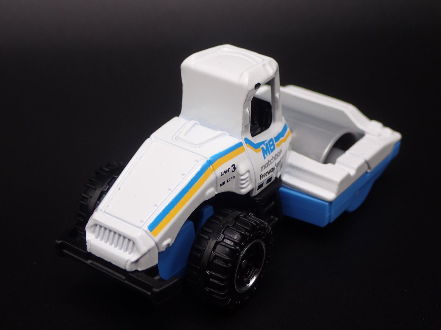 CONSTRUCTION ROAD ROLLER WHITE 1:64 SCALE COLLECTIBLE DIORAMA DIECAST MODEL CAR