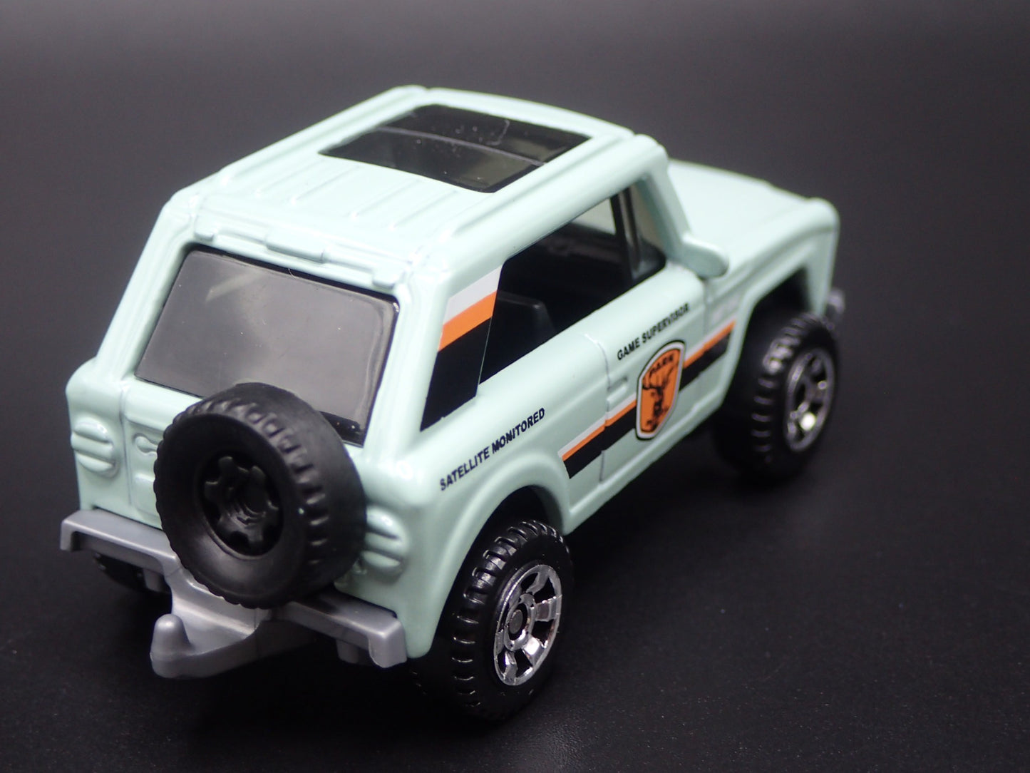 INTERNATIONAL SCOUT W HITCH NATIONAL PARK RANGER 1:64 SCALE DIECAST MODEL CAR