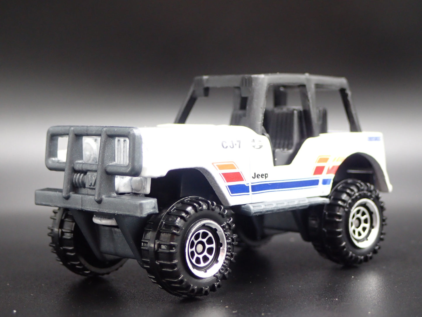 1976- 1986 JEEP WRANGLER CJ7 4X4 W HITCH 1:64 SCALE DIORAMA DIECAST MODEL CAR