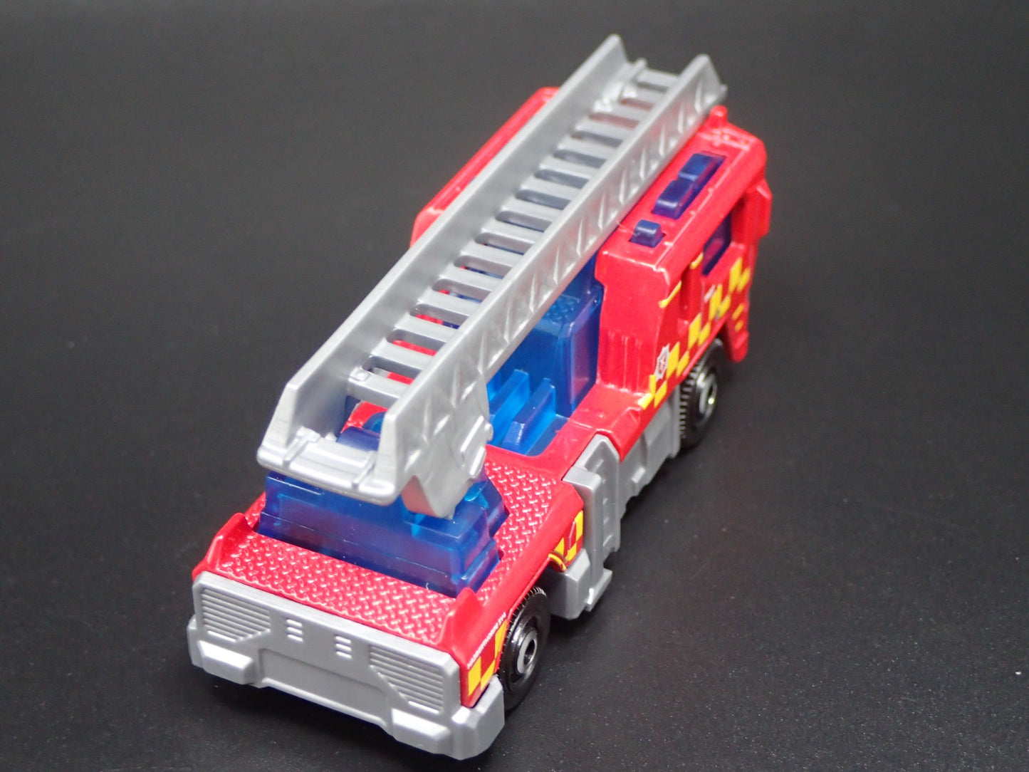 MODERN FIRE TRUCK LADDER TRUCK RED 1:64 MB SCALE COLLECTIBLEDIECAST MODEL CAR