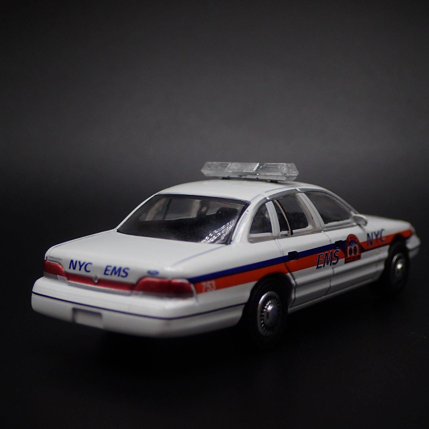 1994 94 FORD CROWN VICTORIA NYC EMS 1:64 SCALE COLLECTIBLE DIECAST MODEL CAR
