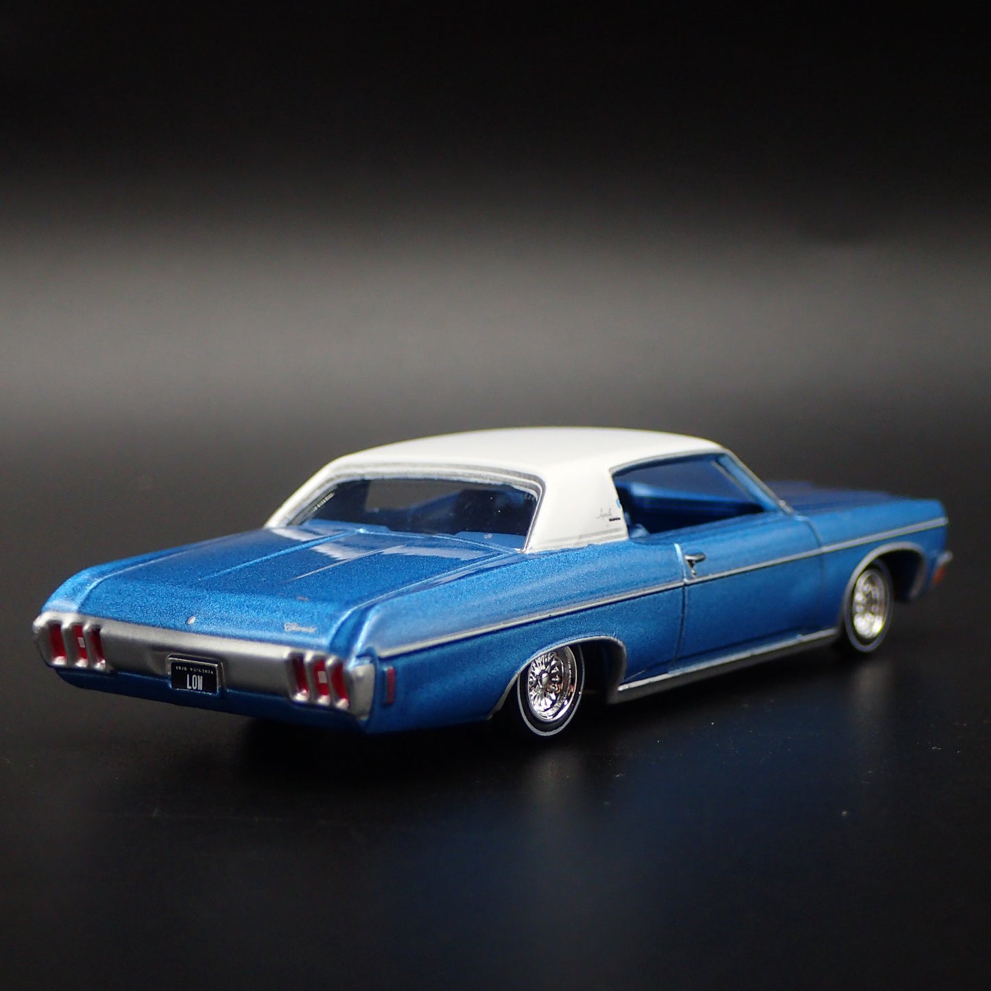 1970 70 CHEVY CHEVROLET IMPALA COUPE BLUE 1:64 SCALE DIORAMA DIECAST MODEL CAR