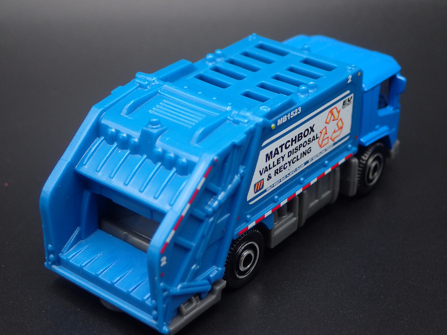 MODERN EV GARBAGE RECYCLING TRASH TRUCK BLUE 1/64 MB SCALE DIECAST MODEL CAR
