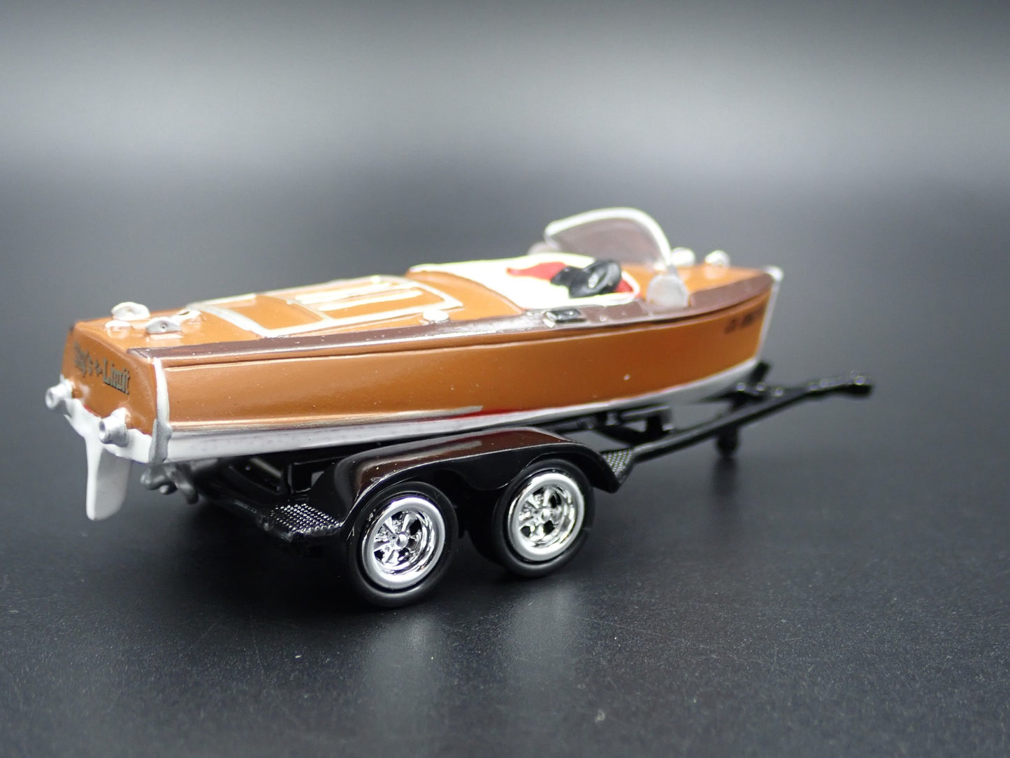 VINTAGE WOODEN BARRELBACK BOAT ON TRAILER 1/64 SCALE DIORAMA PROP MODEL BOAT