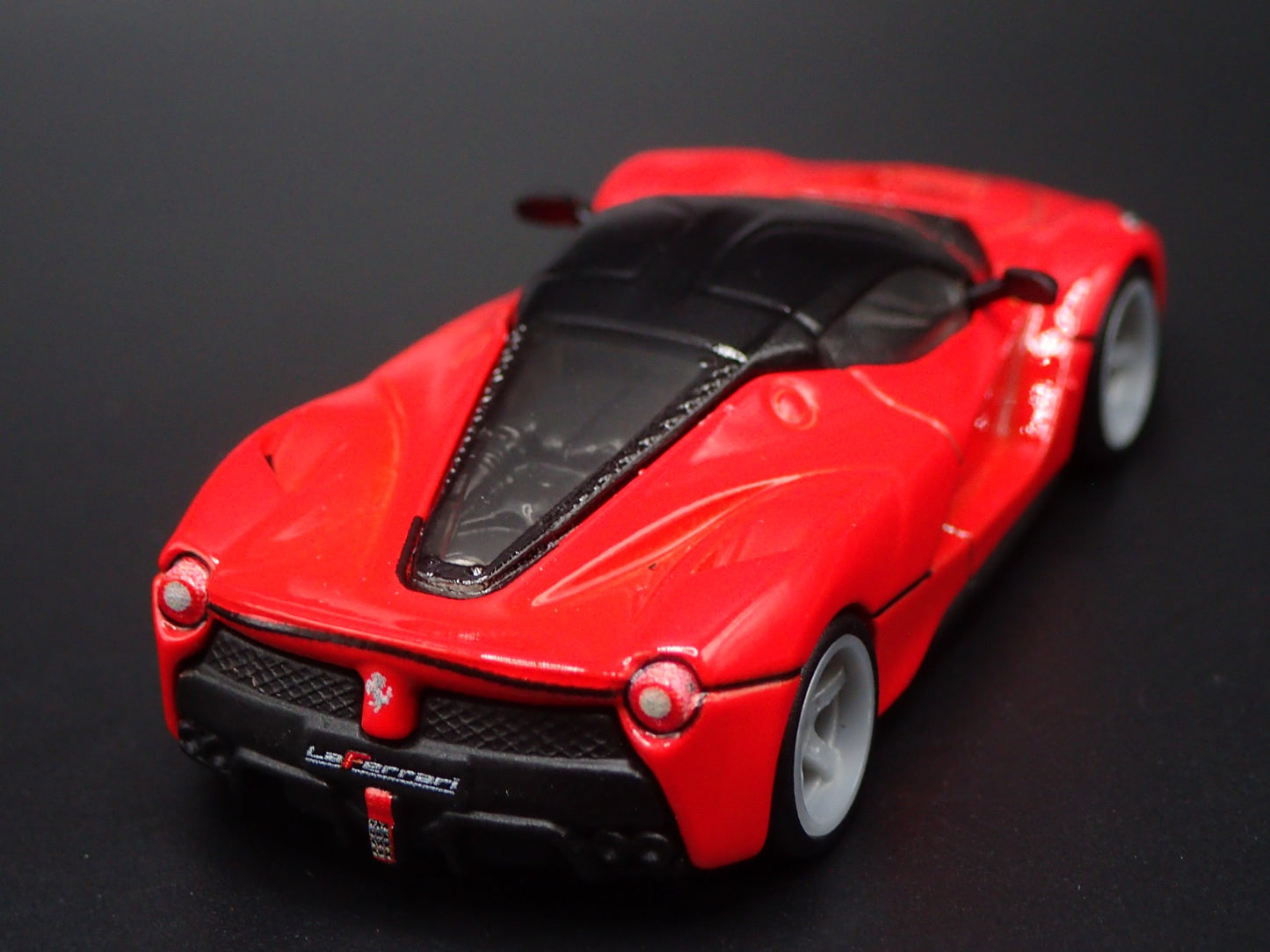 2013-2016 LAFERRARI SUPER CAR 1:64 SCALE COLLECTIBLE DIORAMA DIECAST MODEL CAR