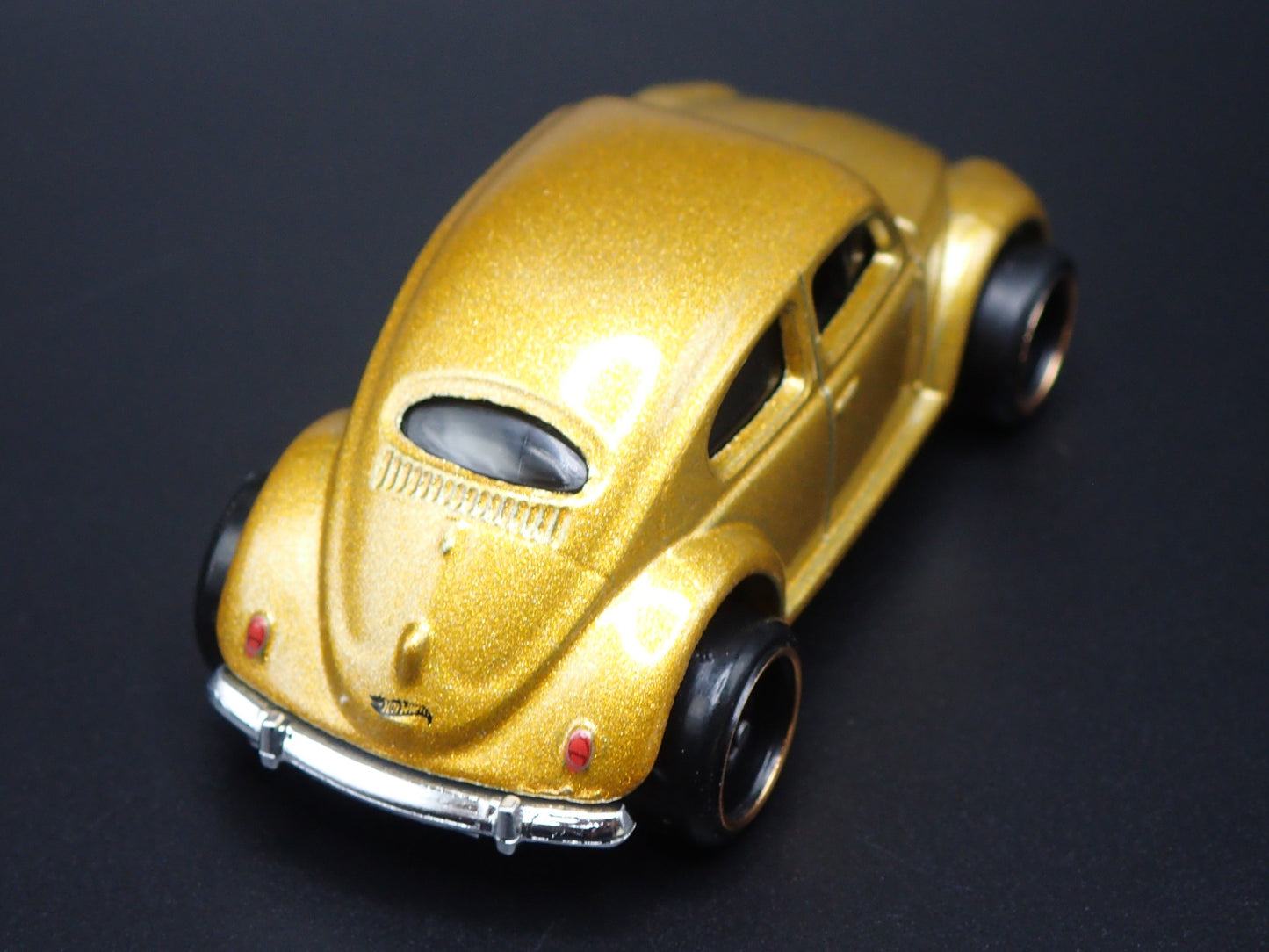 1960-1967 VW VOLKSWAGEN CLASSIC BEETLE BUG BUMBLEBEE GOLD 1:64 DIECAST MODEL CAR