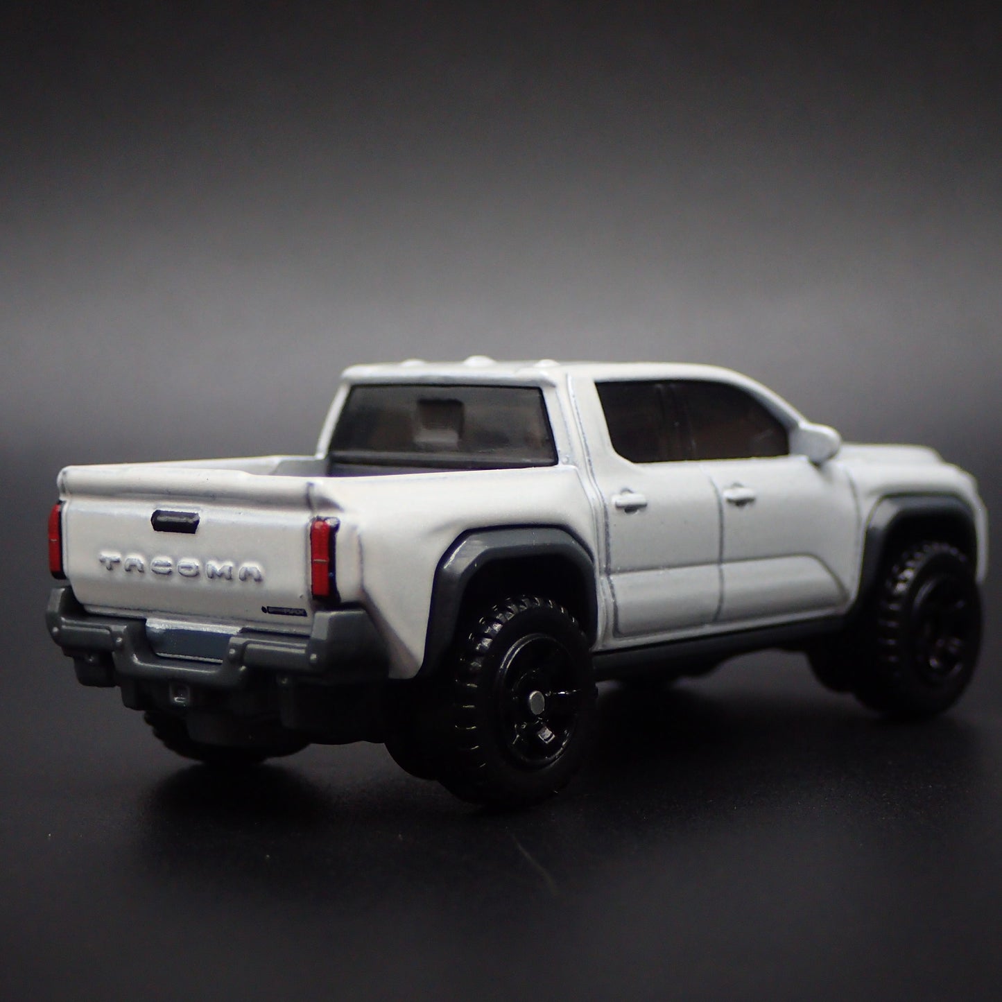 2024-2025 TOYOTA TACOMA PICKUP TRUCK WHITE 1:64 SCALE DIORAMA DIECAST MODEL CAR