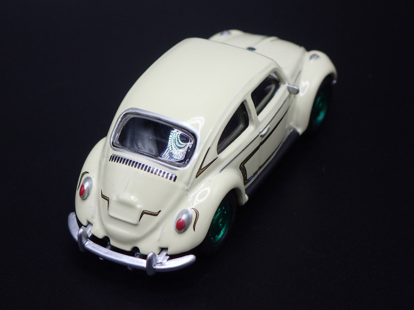1960-1967 VW VOLKSWAGEN BEETLE BUG CREAM GREEN MACHINE 1:64 DIECAST MODEL CAR