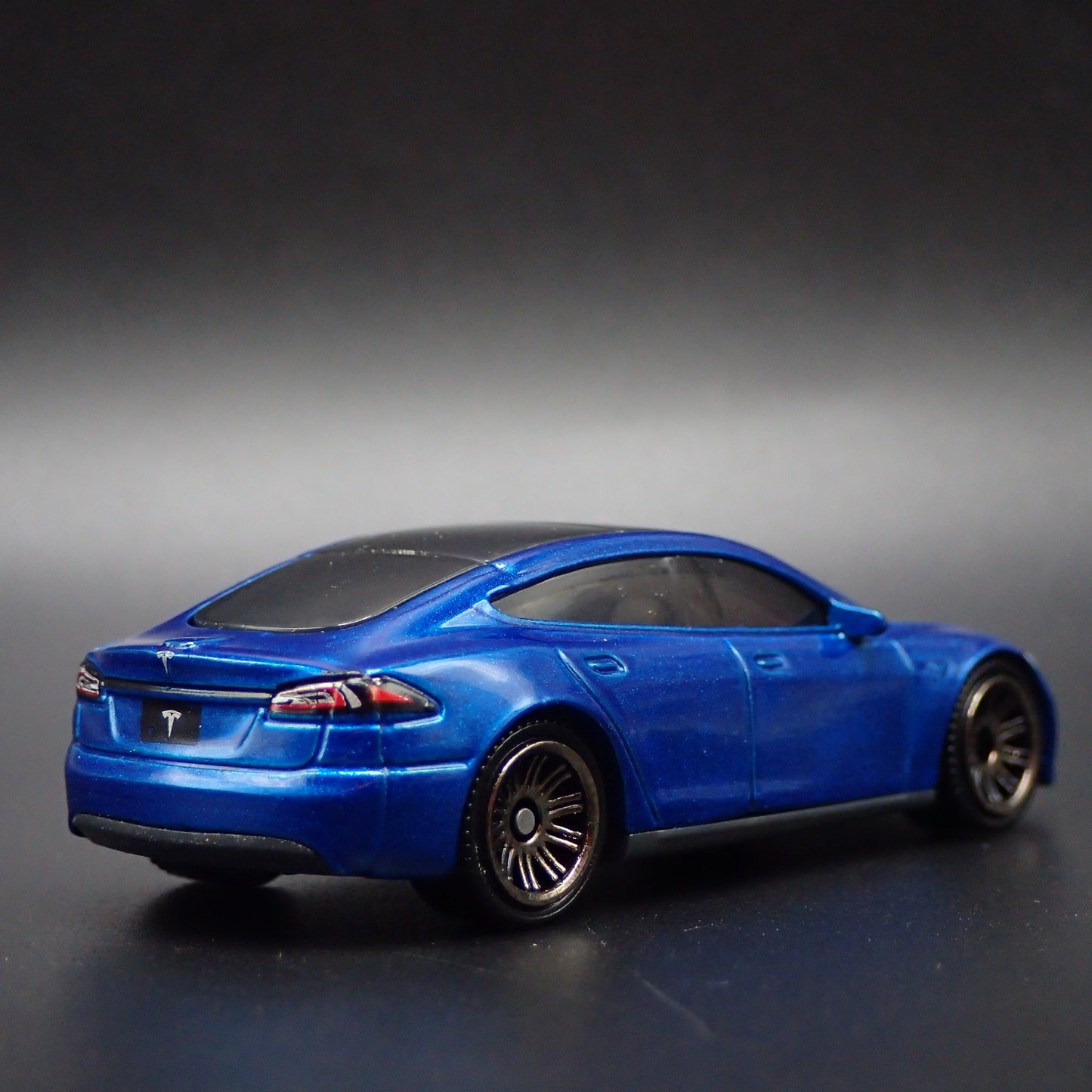 2016-2025 TESLA MODEL S BLUE 1/64 SCALE COLLECTIBLE DIORAMA DIECAST MODEL CAR