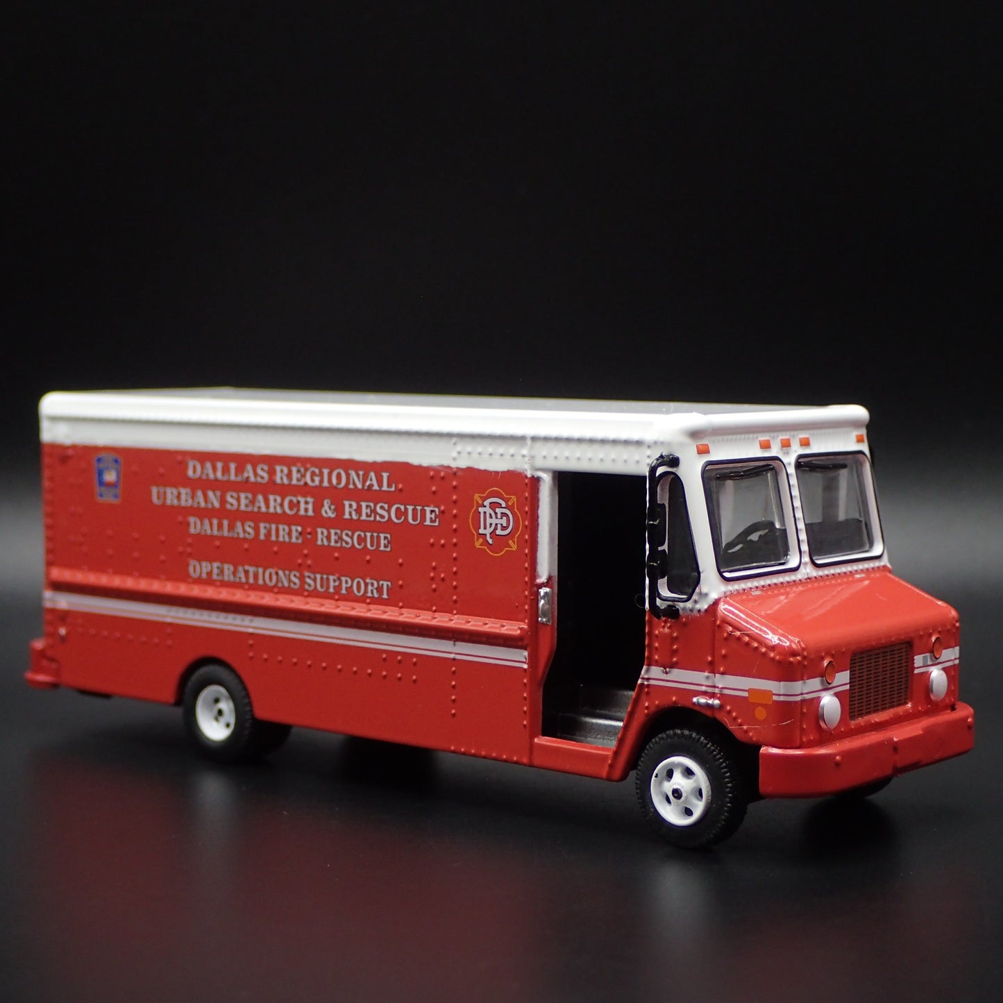 2019 DALLAS, TX URBAN SEARCH FIRE RESCUE DFD STEP VAN 1:64 SCALE DIECAST MODEL