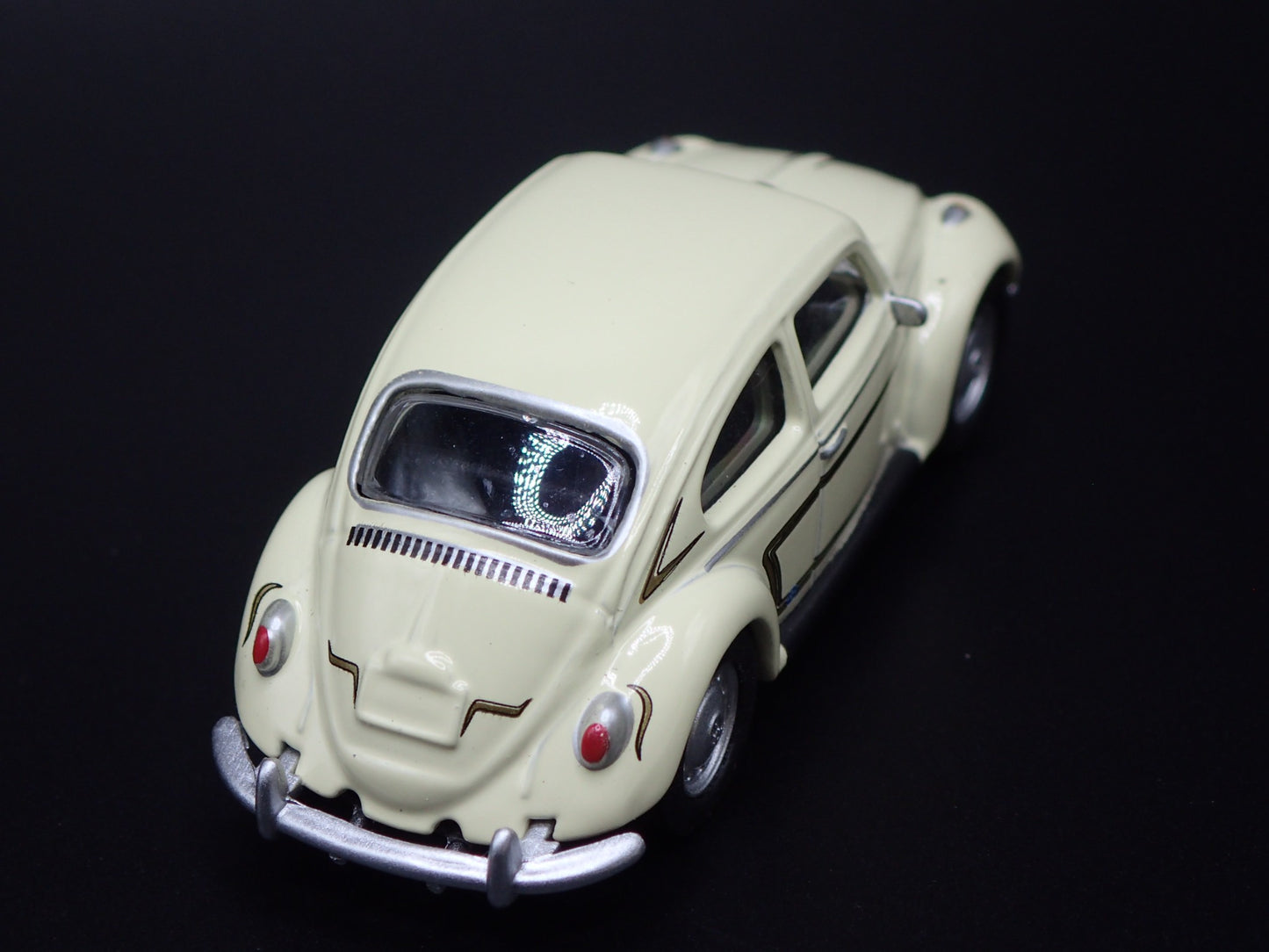 1960-1967 VW VOLKSWAGEN BEETLE BUG CREAM 1:64 SCALE DIORAMA DIECAST MODEL CAR