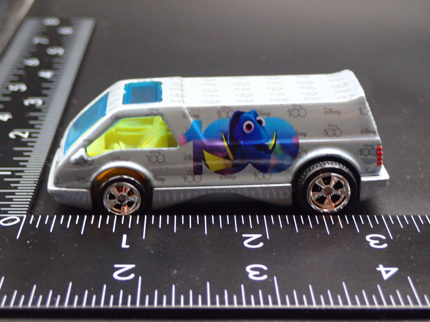 RETRO DELIVERY DREAM VAN XGW DORY NEMO 1:64 SCALE DIORAMA DIECAST MODEL CAR
