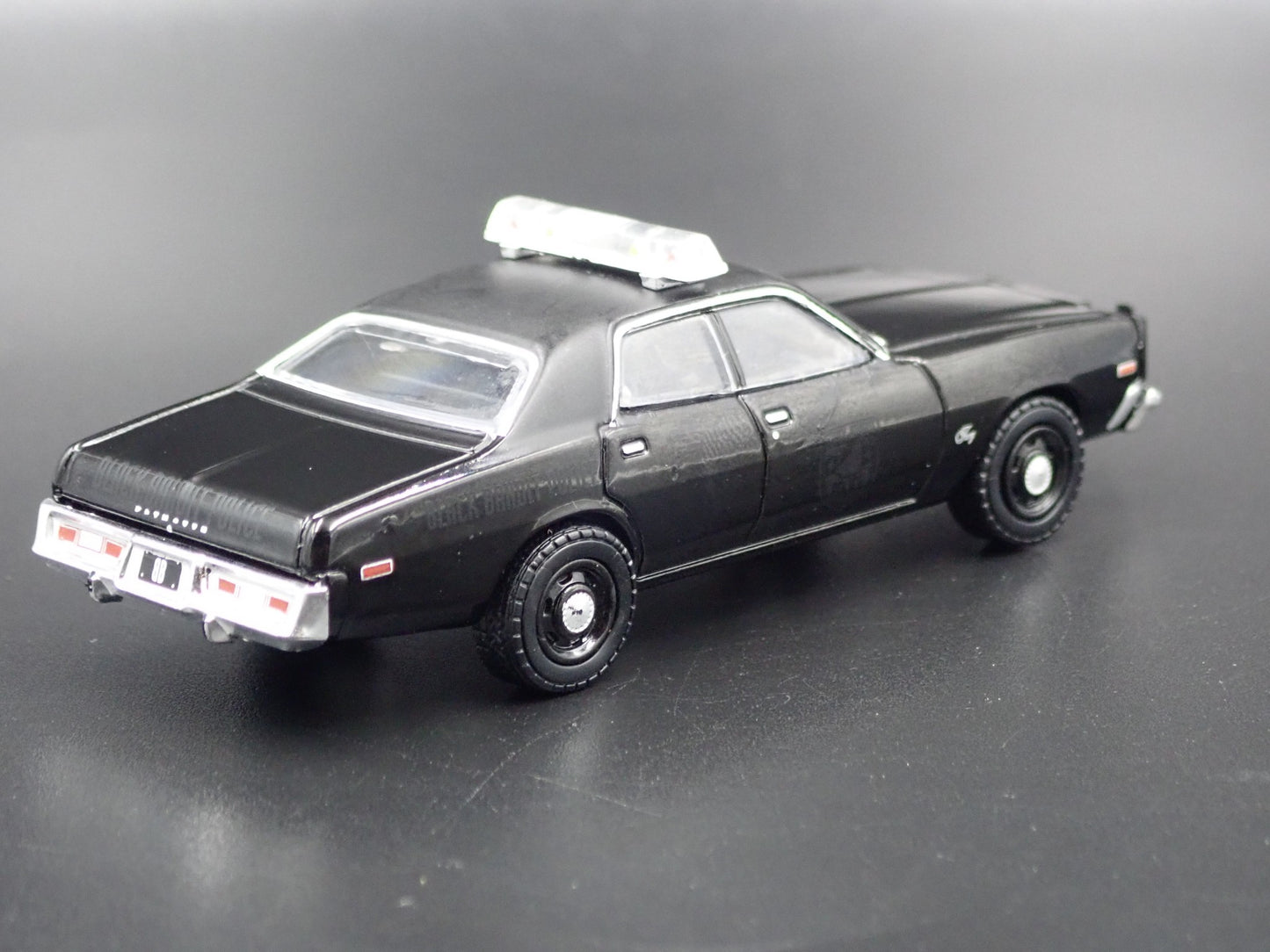 1975 75 PLYMOUTH FURY POLICE CAR BLACK 1:64 SCALE COLLECTIBLE DIECAST MODEL CAR