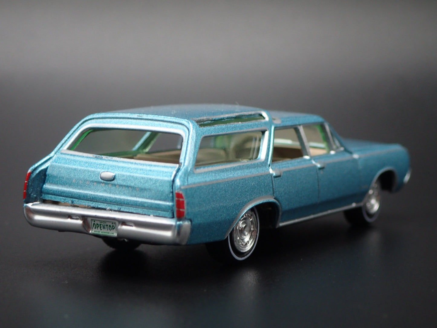 1964 64 OLDS OLDSMOBILE VISTA CRUISER BLUE 1:64 SCALE DIORAMA DIECAST MODEL CAR