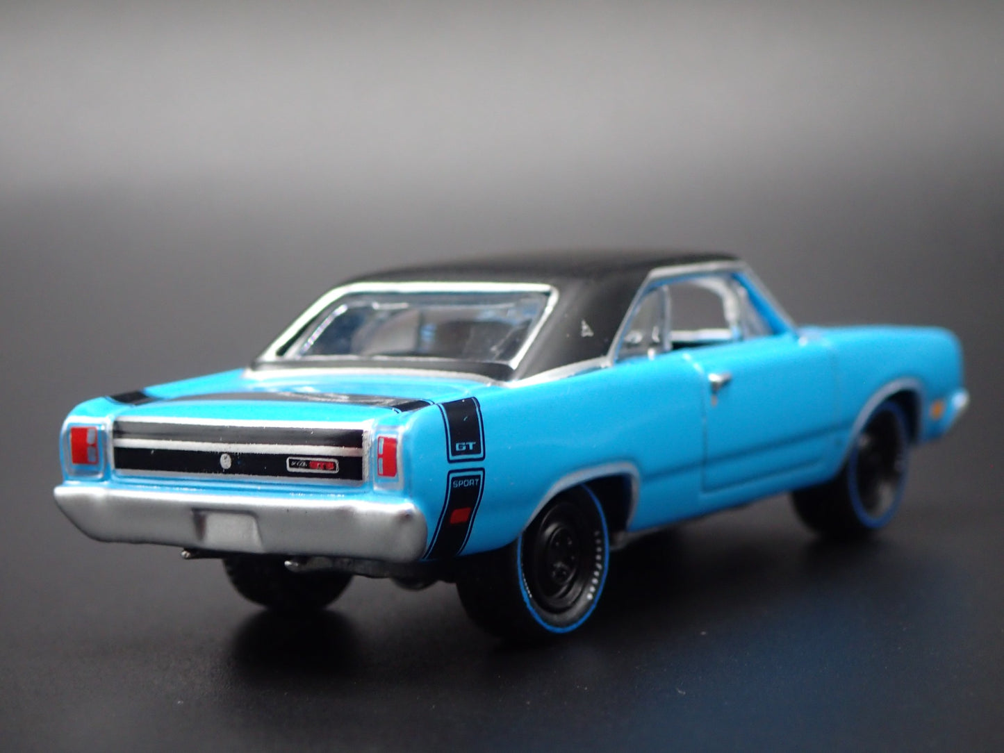 1969 69 DODGE DART GTS 340 BLUE 1:64 SCALE COLLECTIBLE DIORAMA DIECAST MODEL CAR