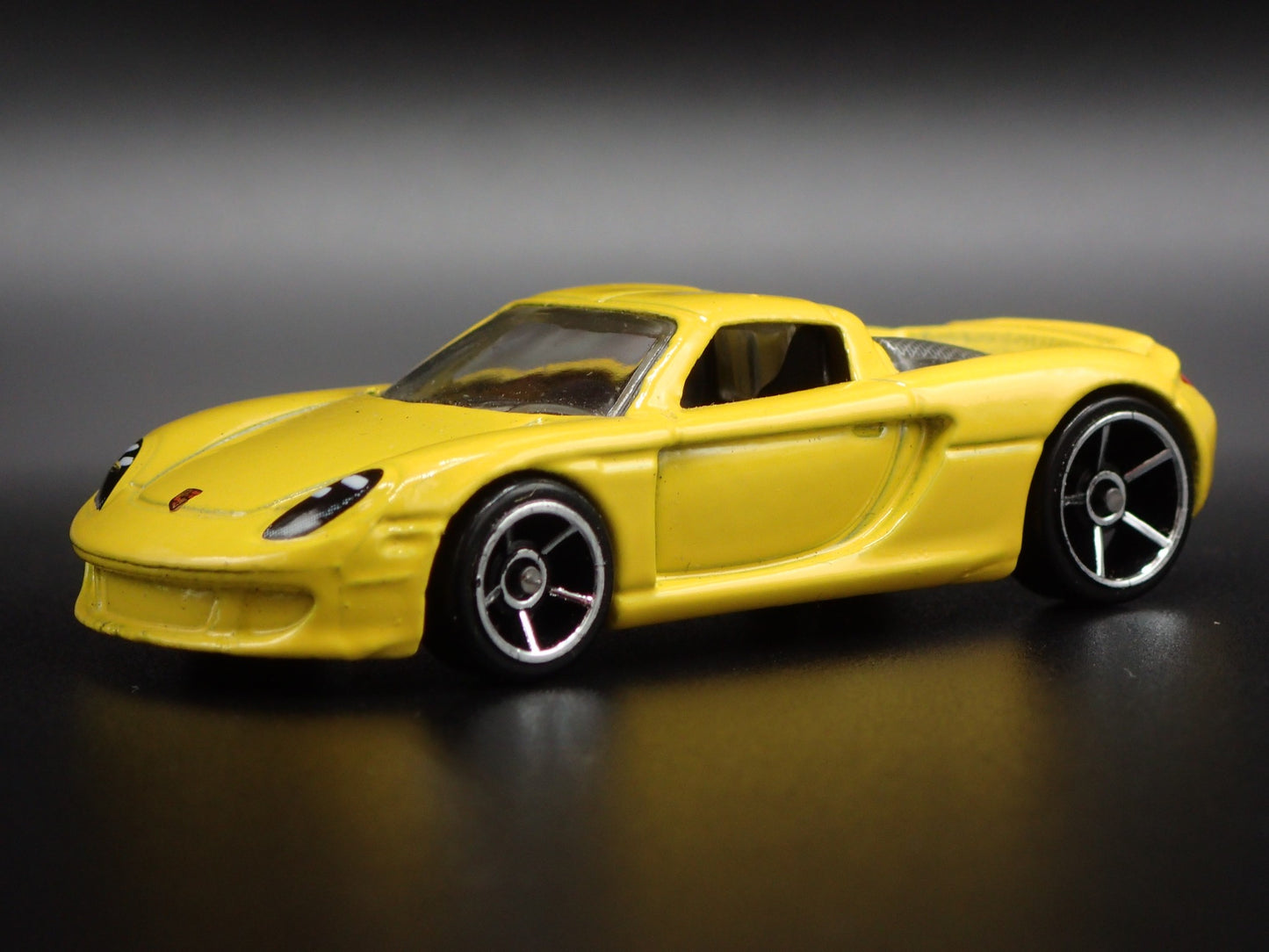2003-2006 PORSCHE CARRERA GT SUPER CAR RARE 1:64 SCALE DIORAMA DIECAST MODEL CAR