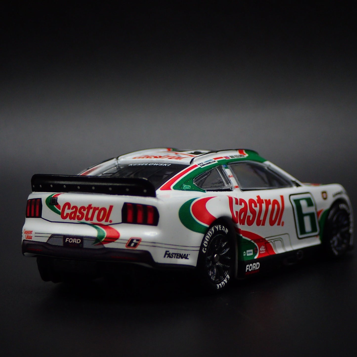 2024 FORD MUSTANG 6 BRAD KESELOWSKI CASTROL THROW NASCAR 1:64 DIECAST MODEL CAR
