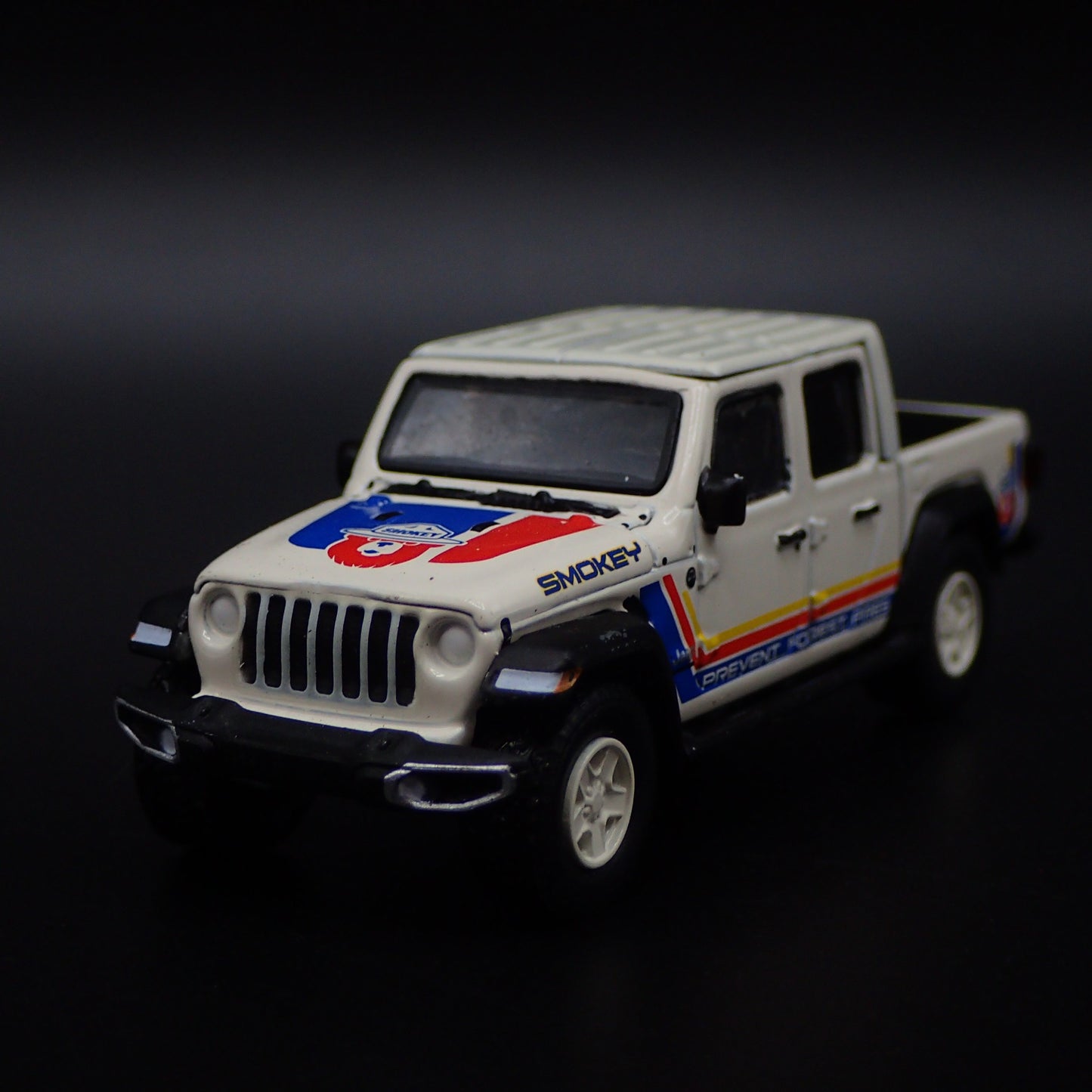 2020-2025 JEEP GLADIATOR PICKUP TRUCK SMOKEY BEAR 1:64 SCALE DIECAST MODEL CAR