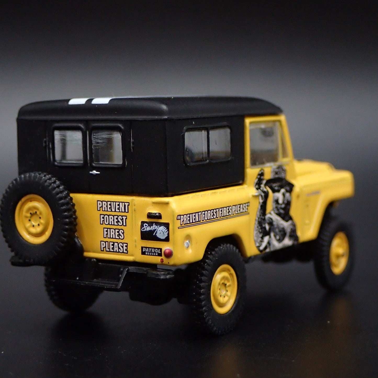 1960-1980 NISSAN PATROL SUV TRUCK SMOKEY BEAR 1:64 SCALE DIECAST MODEL CAR