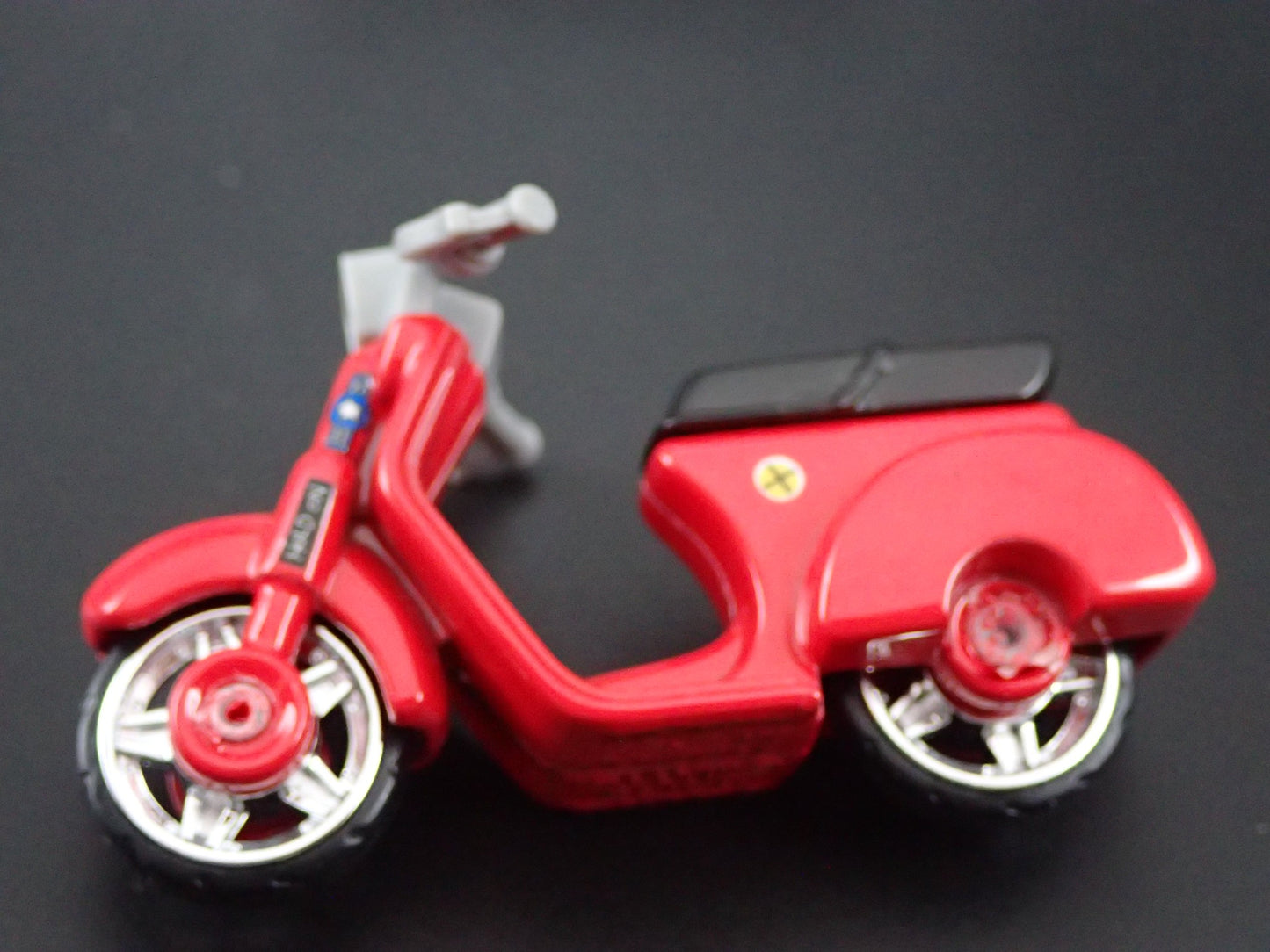 DEADPOOL SCOOTER MOTORCYCLE MARVEL RED 1:64 SCALE COLLECTIBLE DIECAST MODEL CAR