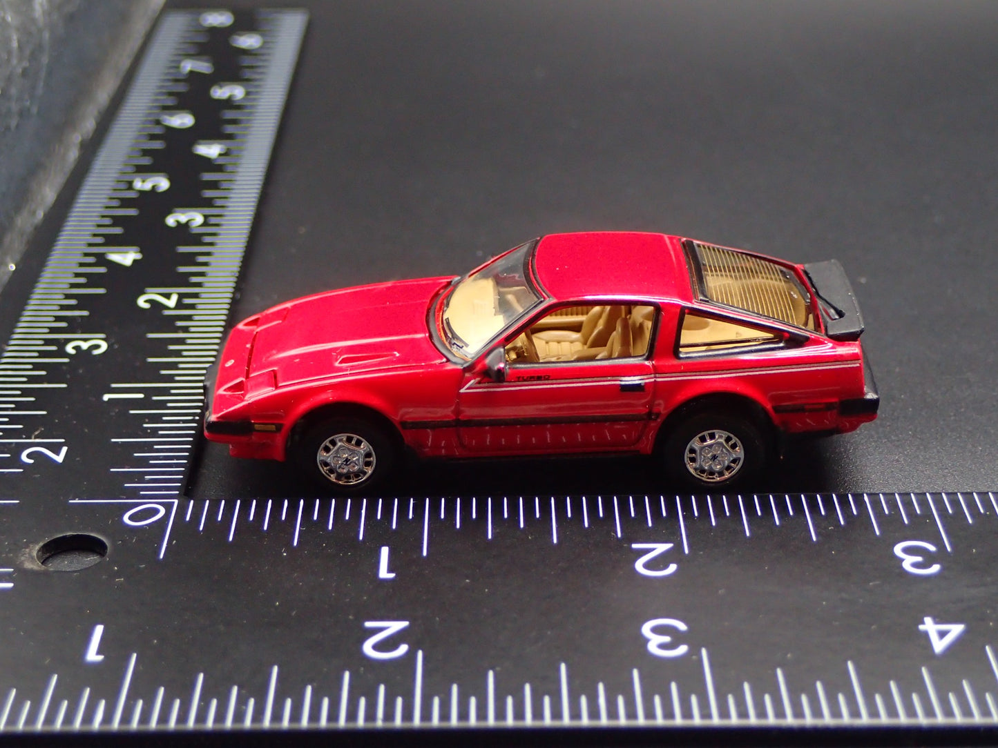 1983-1989 NISSAN 300ZX TURBO 1:64 SCALE COLLECTIBLE DIORAMA DIECAST MODEL CAR