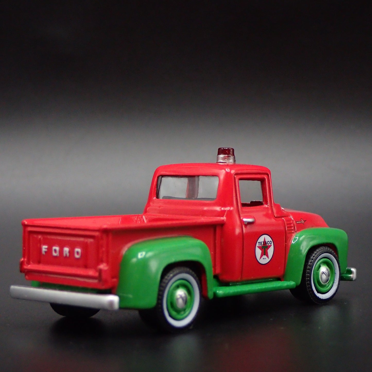 1954 54 FORD F100 PICKUP TRUCK TEXACO OIL 1/64 SCALE DIORAMA DIECAST MODEL CAR