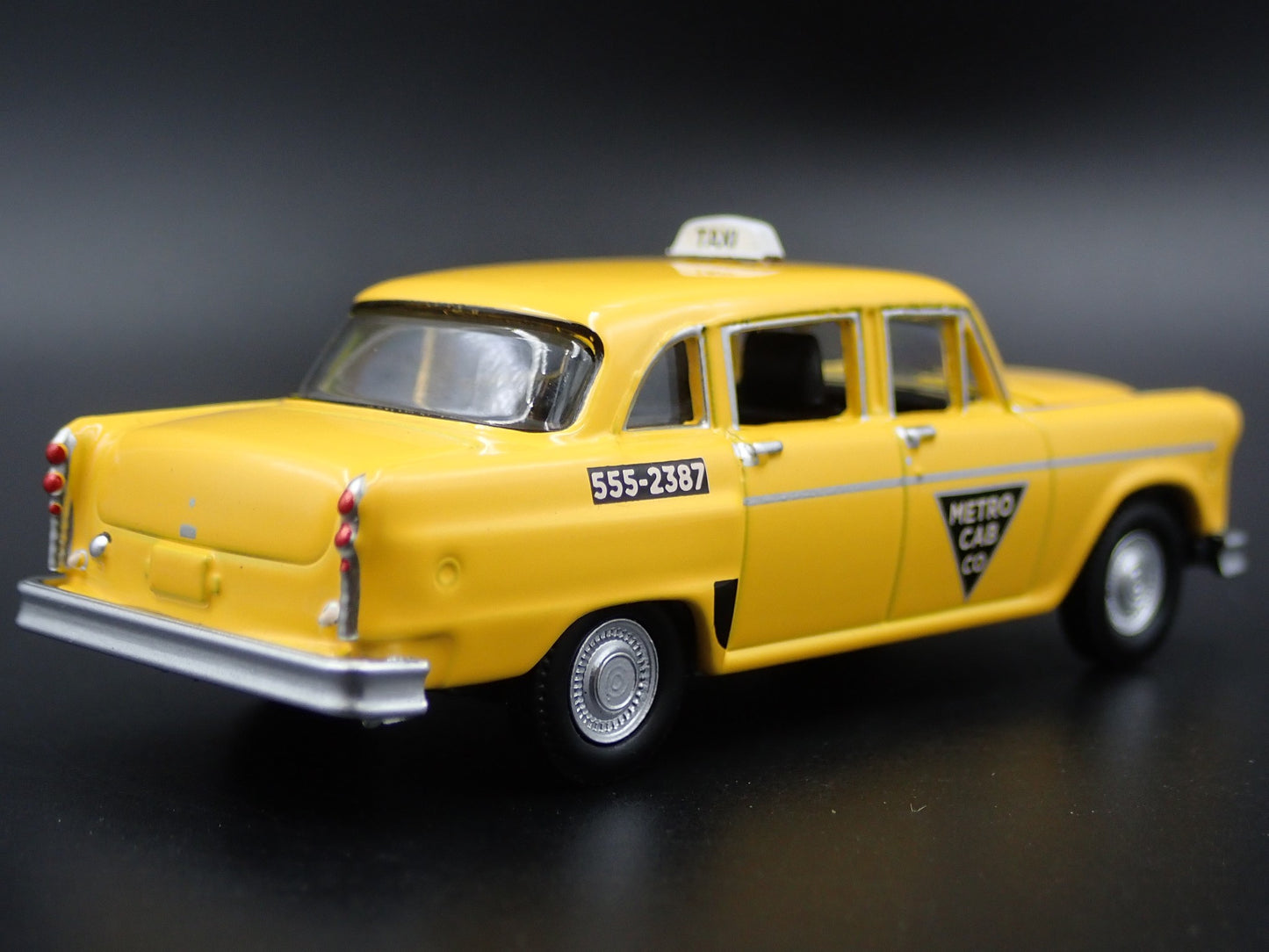 1968 68 CHECKER MOTORS MARATHON A11 TAXI METRO CAB 1:64 SCALE DIECAST MODEL CAR